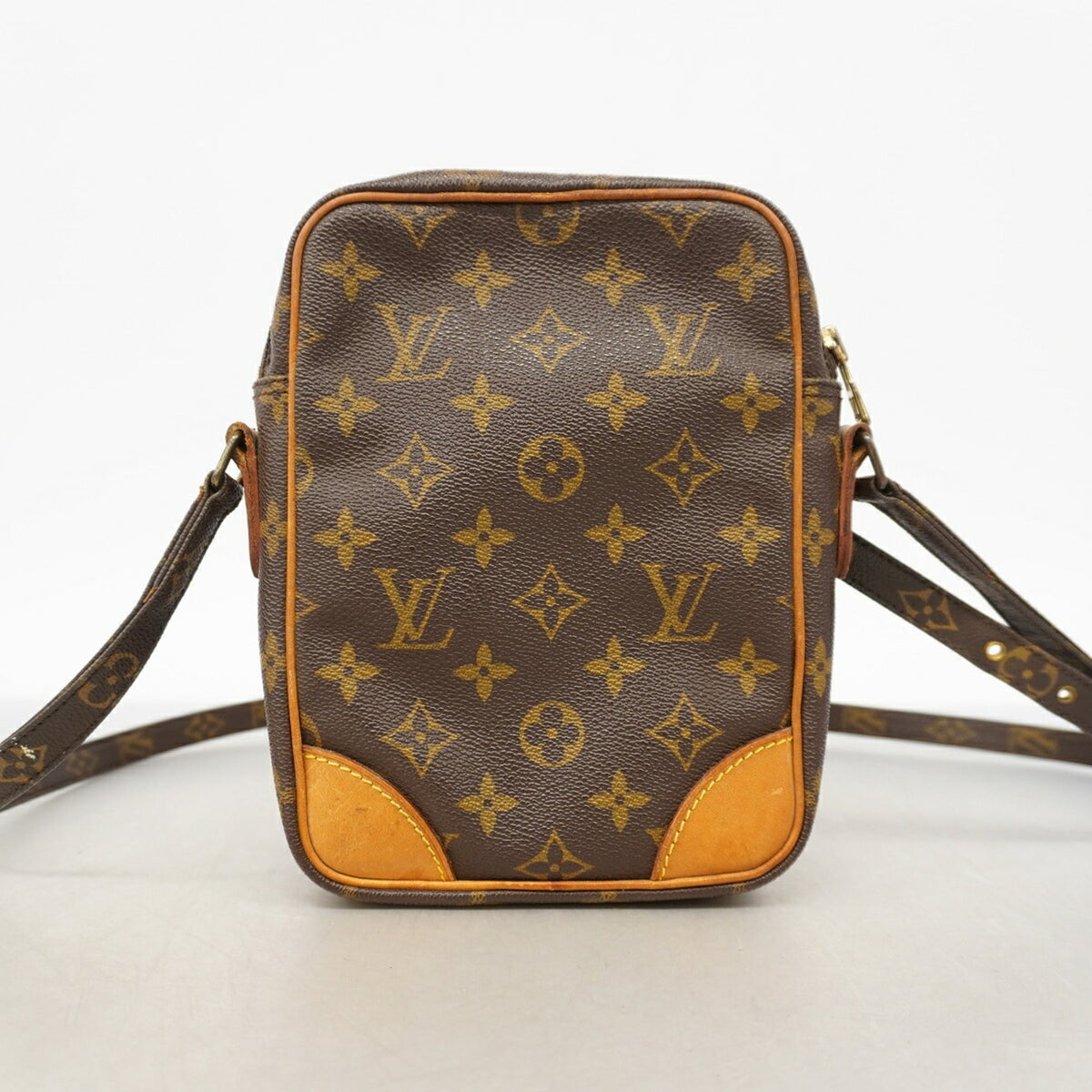 Louis Vuitton Brown Shoulder Bag (Pre-Owned)