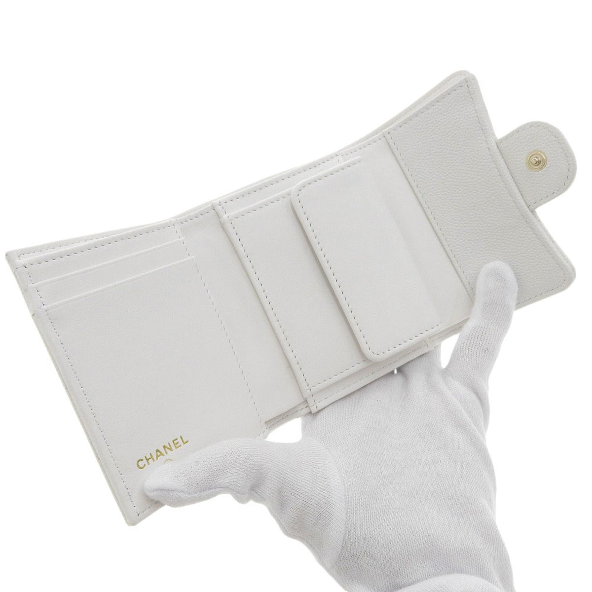 Chanel White Grained Calfskin Wallet (Tri-Fold) (Pre-Owned)