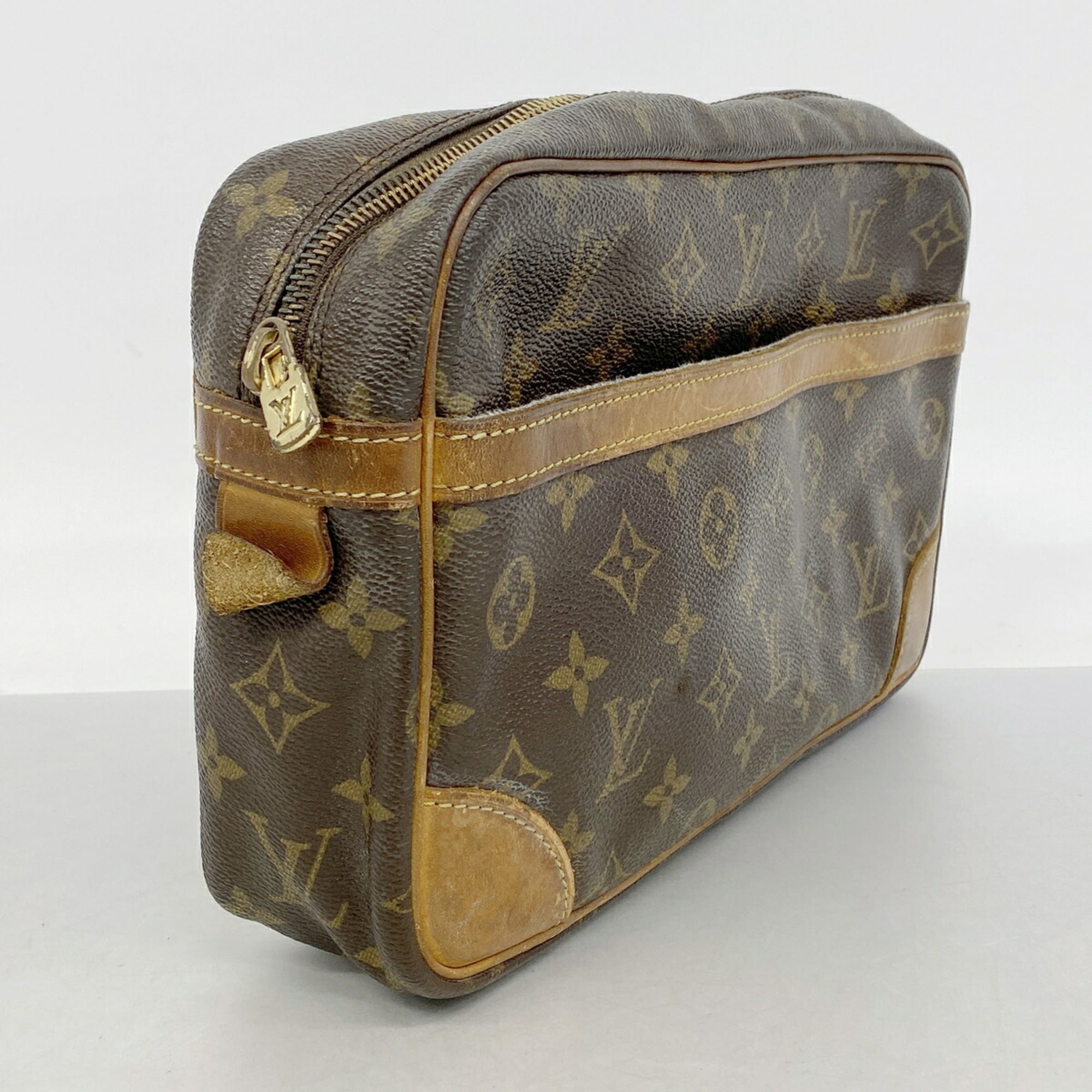 Louis Vuitton Brown Clutch Bag (Pre-Owned)