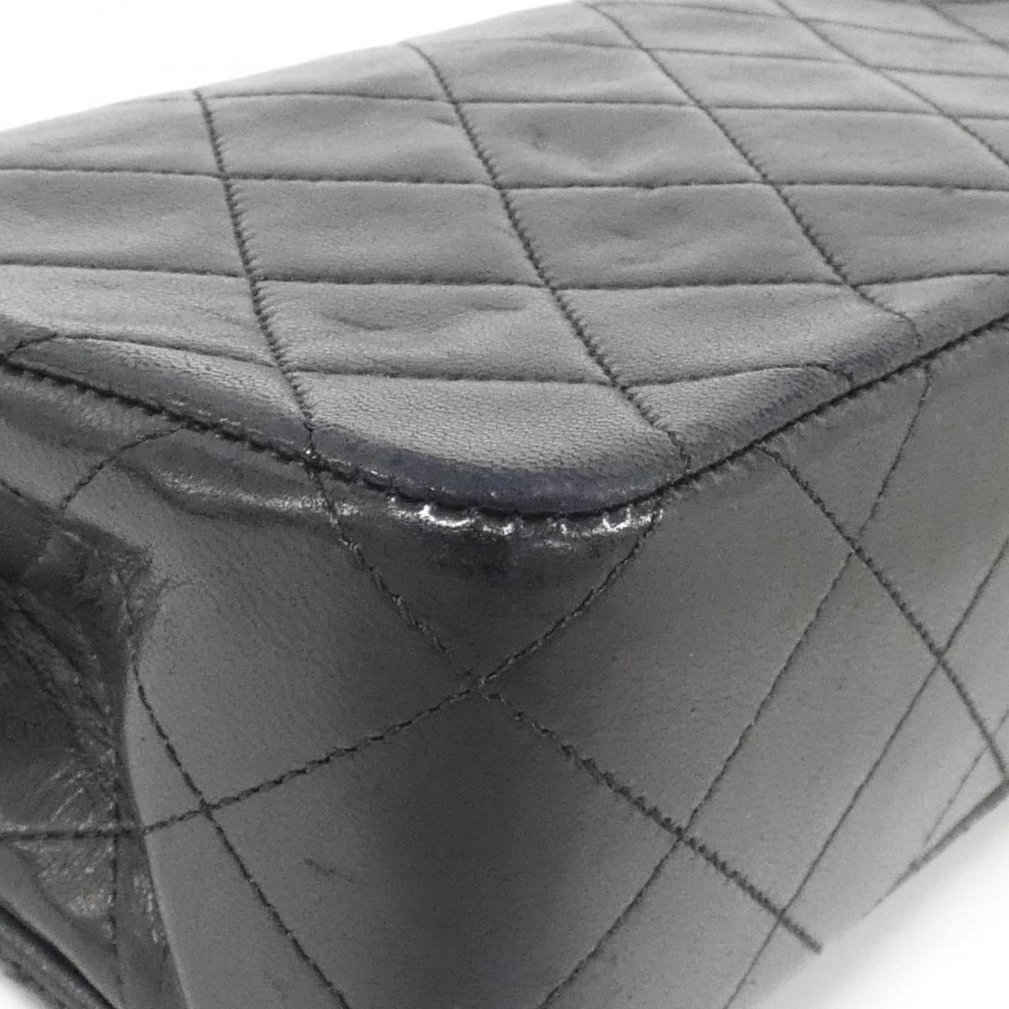 Chanel Black Leather Shoulder Bag (Pre-Owned)