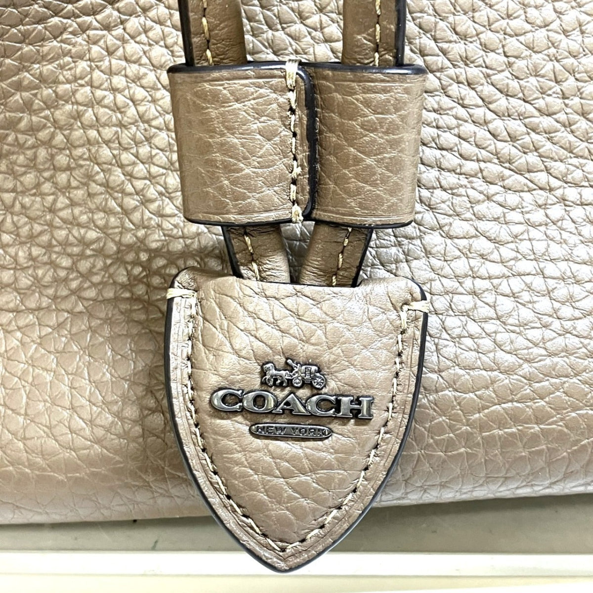 Coach Leather Shoulder Bag (Pre-Owned)