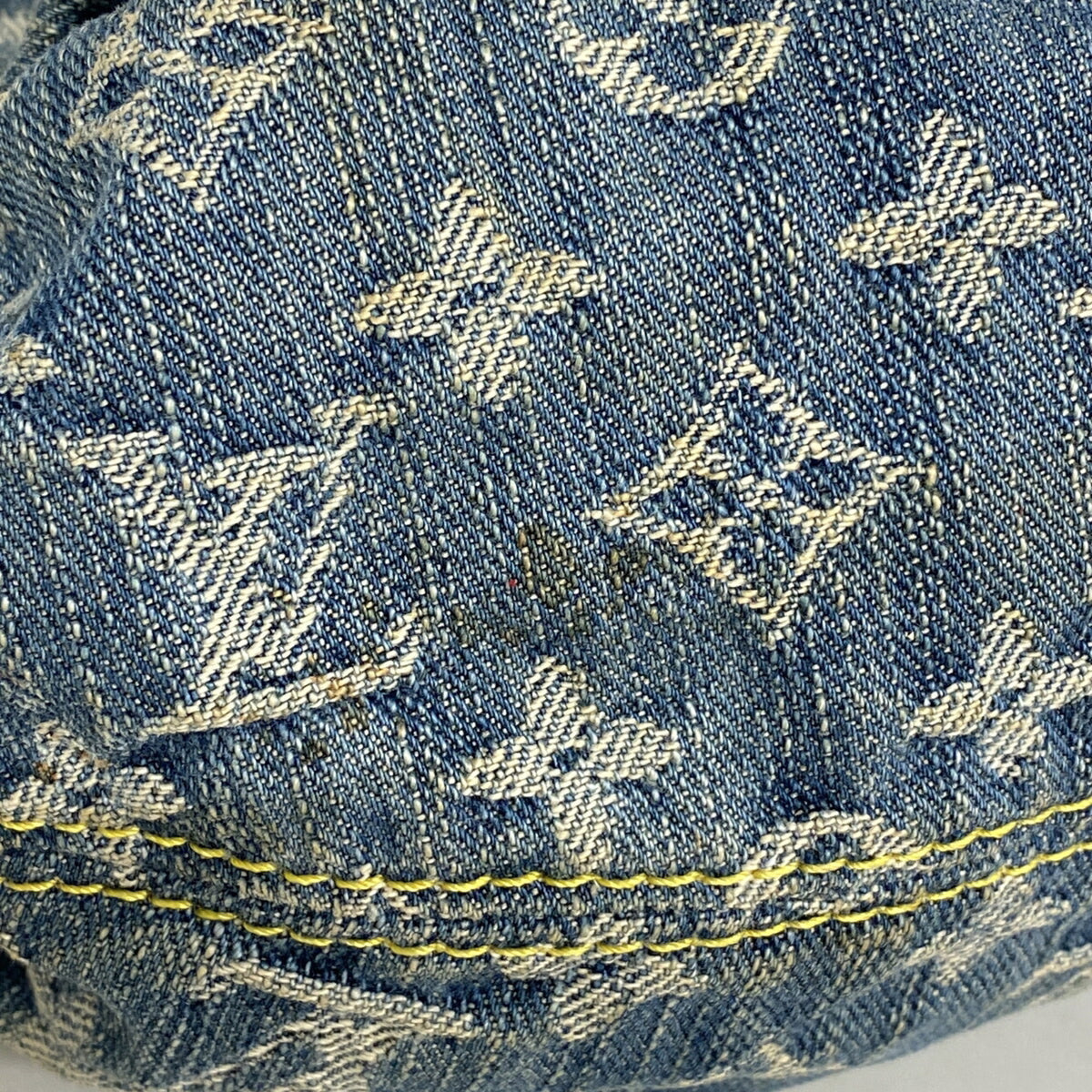 Louis Vuitton Blue Handbag (Pre-Owned)