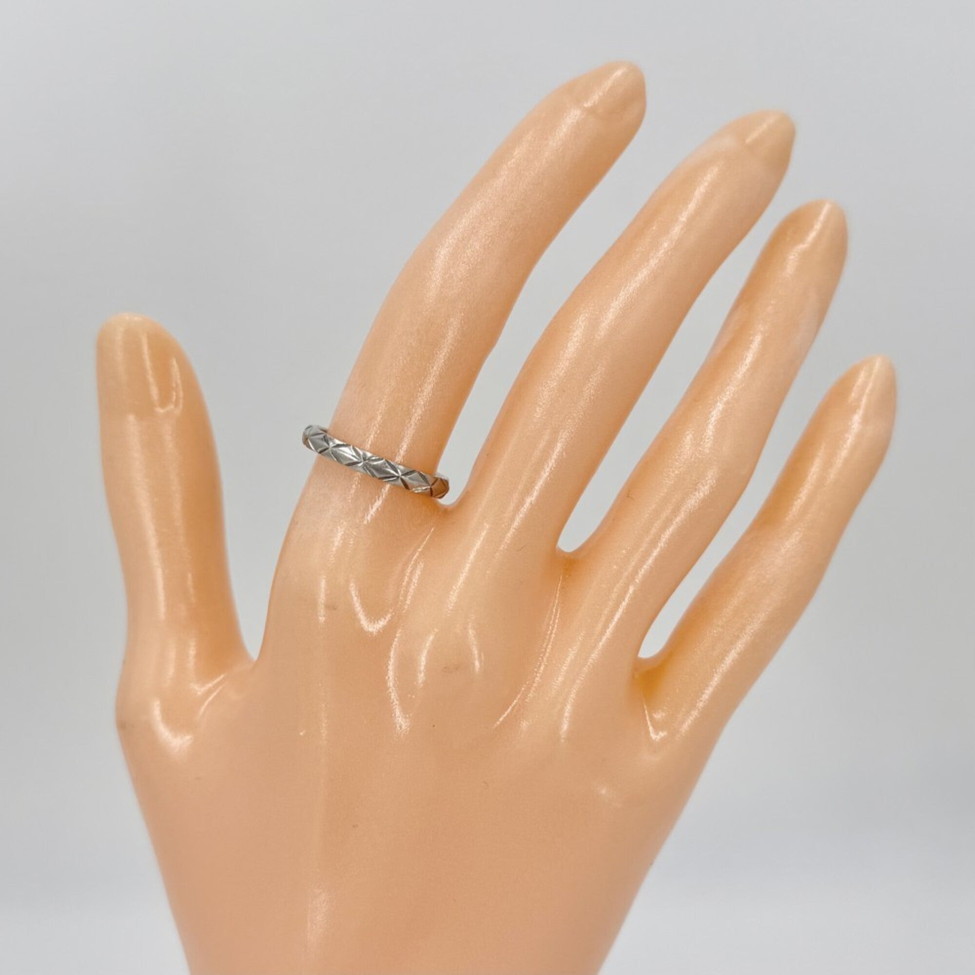 Chanel Platinum 950 Band Ring (Pre-Owned)