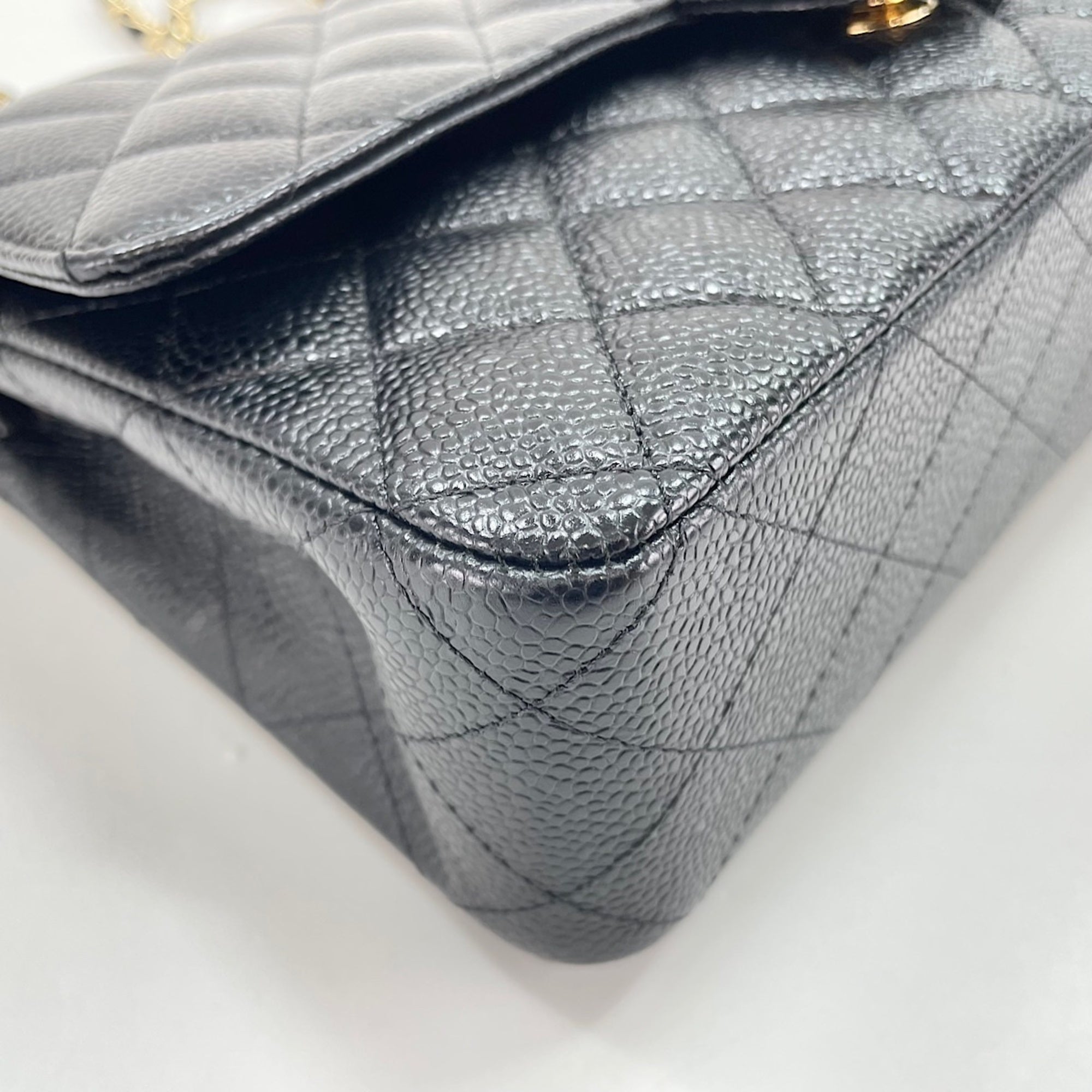 Chanel Black Shoulder Bag (Pre-Owned)
