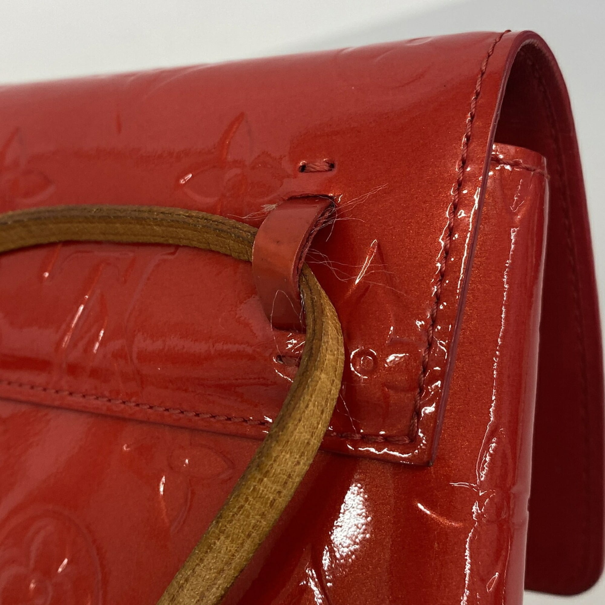 Louis Vuitton Rouge Shoulder Bag (Pre-Owned)