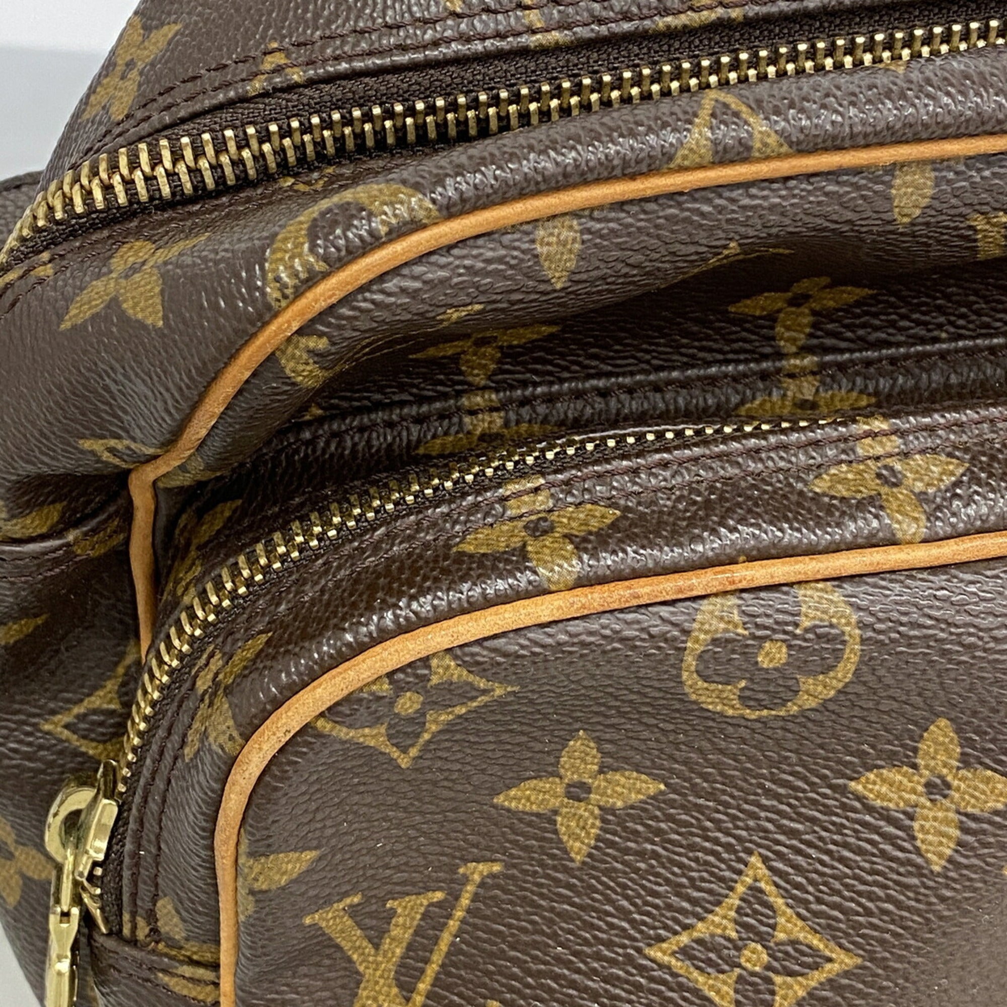 Louis Vuitton Brown Shoulder Bag (Pre-Owned)