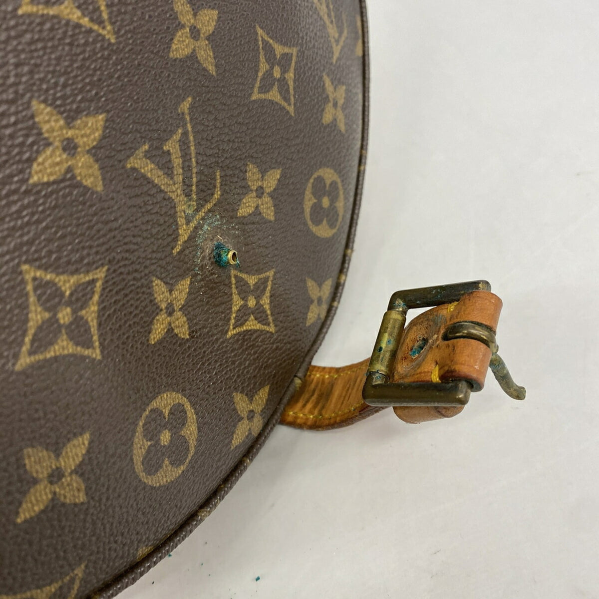 Louis Vuitton Brown Shoulder Bag (Pre-Owned)