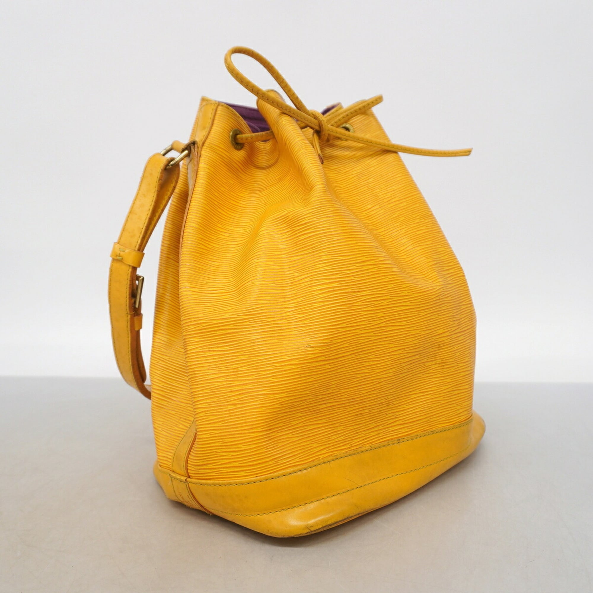Louis Vuitton Jaune Shoulder Bag (Pre-Owned)