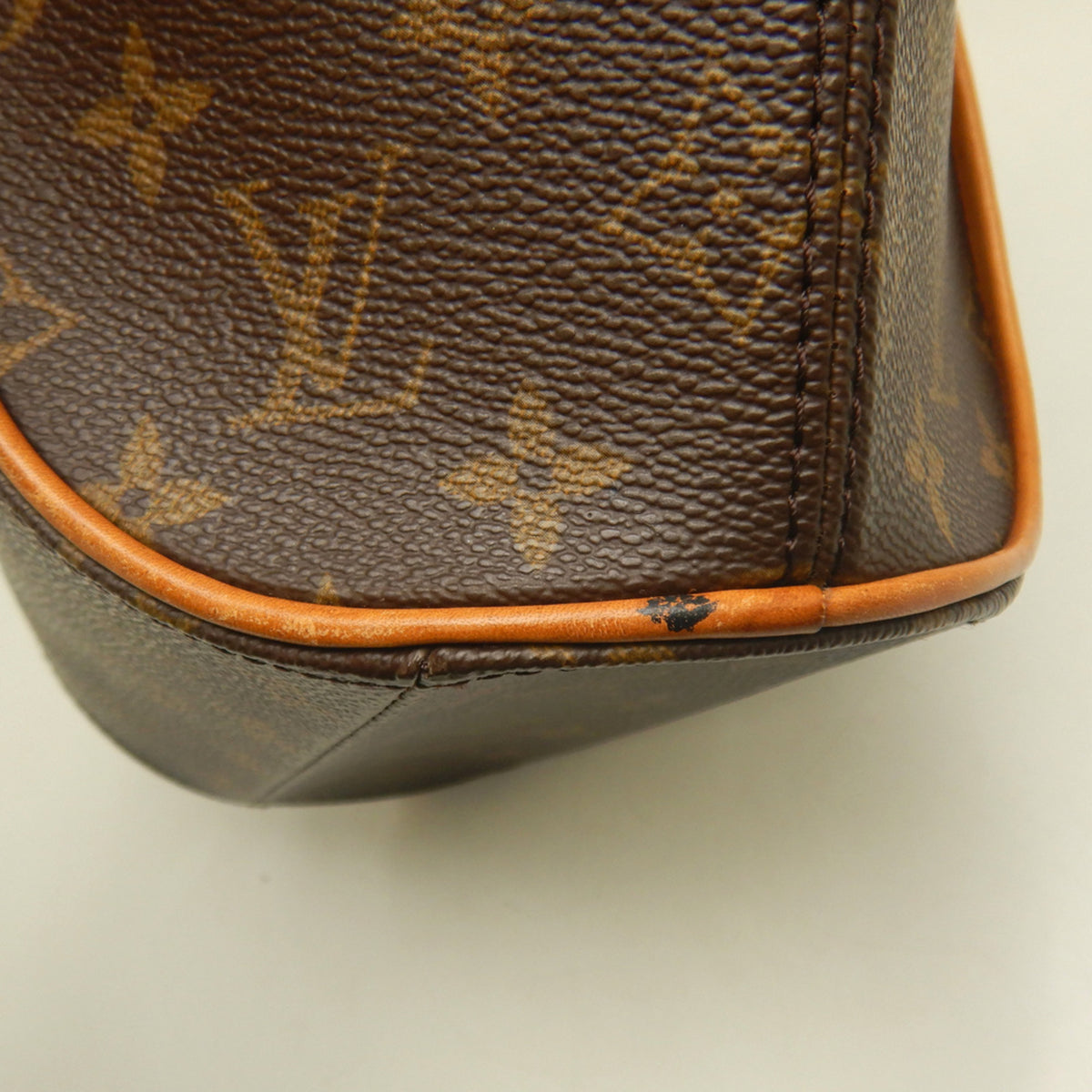 Louis Vuitton Brown Monogram Monogram Canvas Handbag (Pre-Owned)