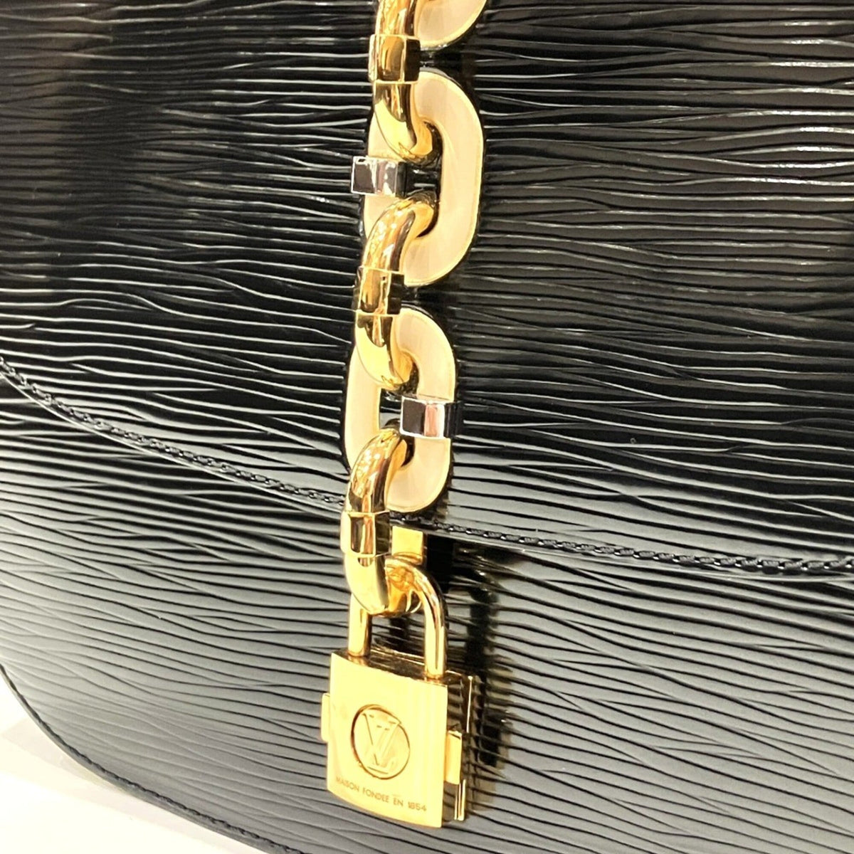 Louis Vuitton Black Leather Shoulder Bag (Pre-Owned)