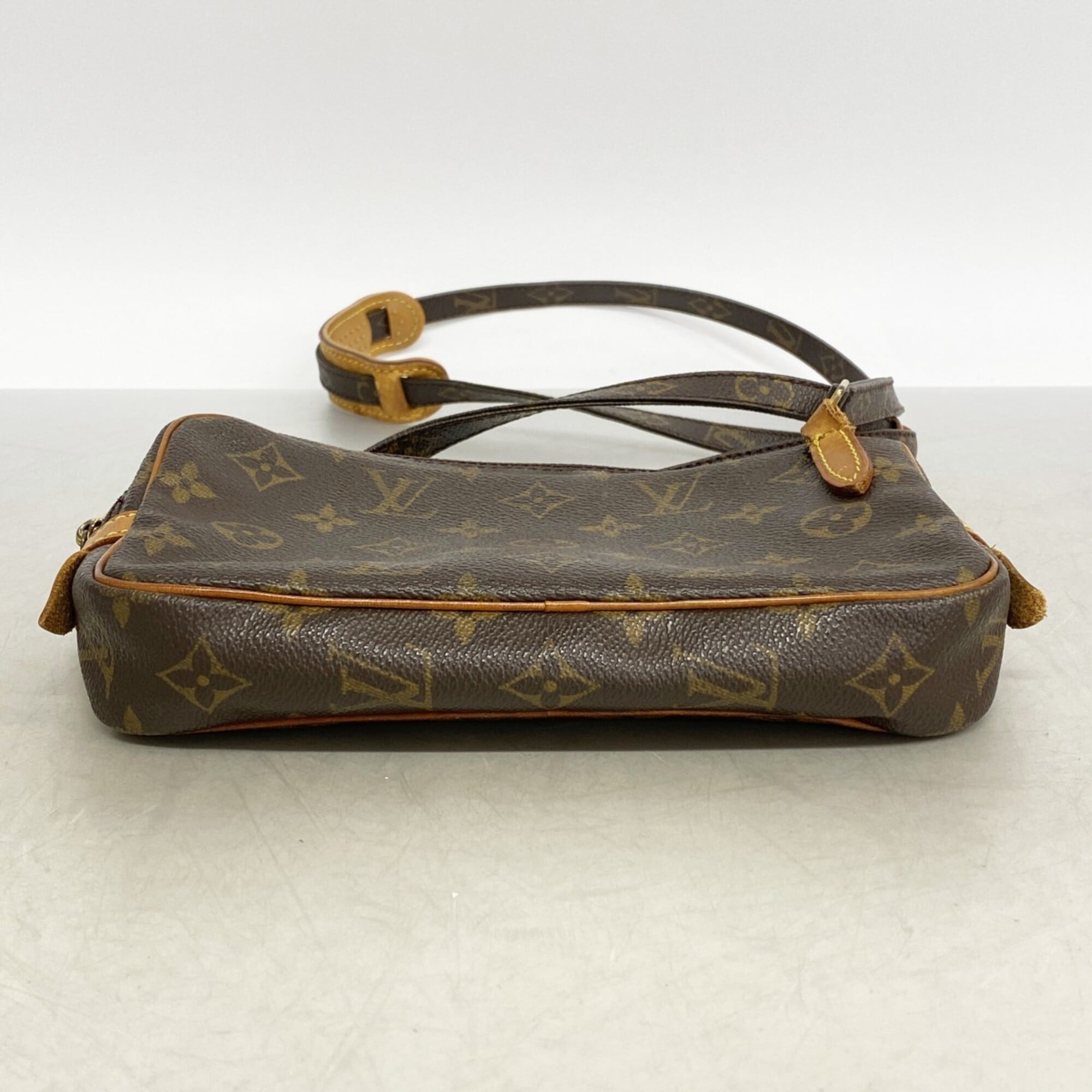Louis Vuitton Brown Shoulder Bag (Pre-Owned)