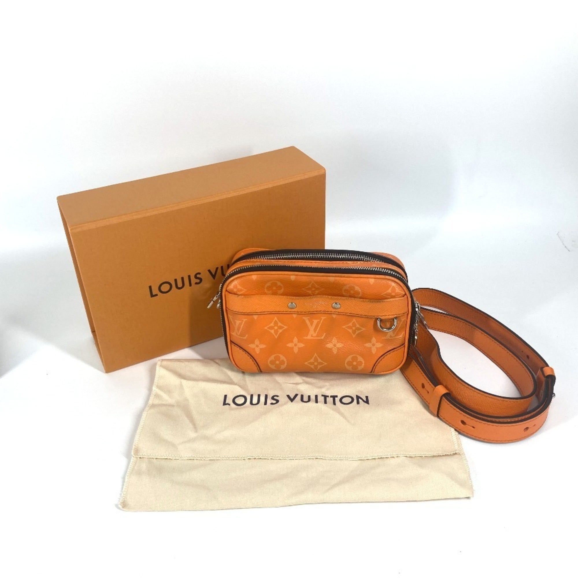 Louis Vuitton Orange Monogram Taiga Leather Pochette Shoulder Bag (Pre-Owned)