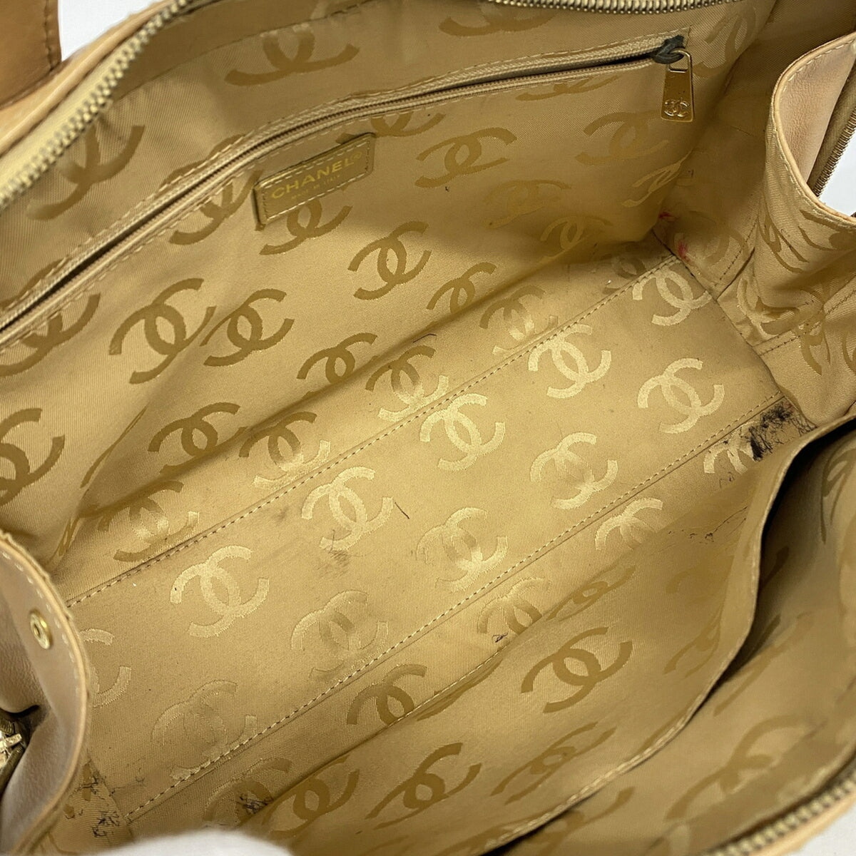Chanel Beige Leather Handbag (Pre-Owned)