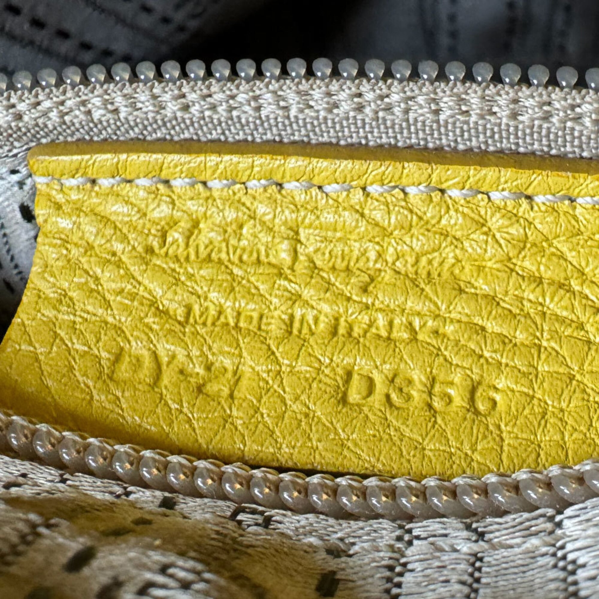Salvatore Ferragamo Yellow Leather Handbag Shoulder Bag (Pre-Owned)