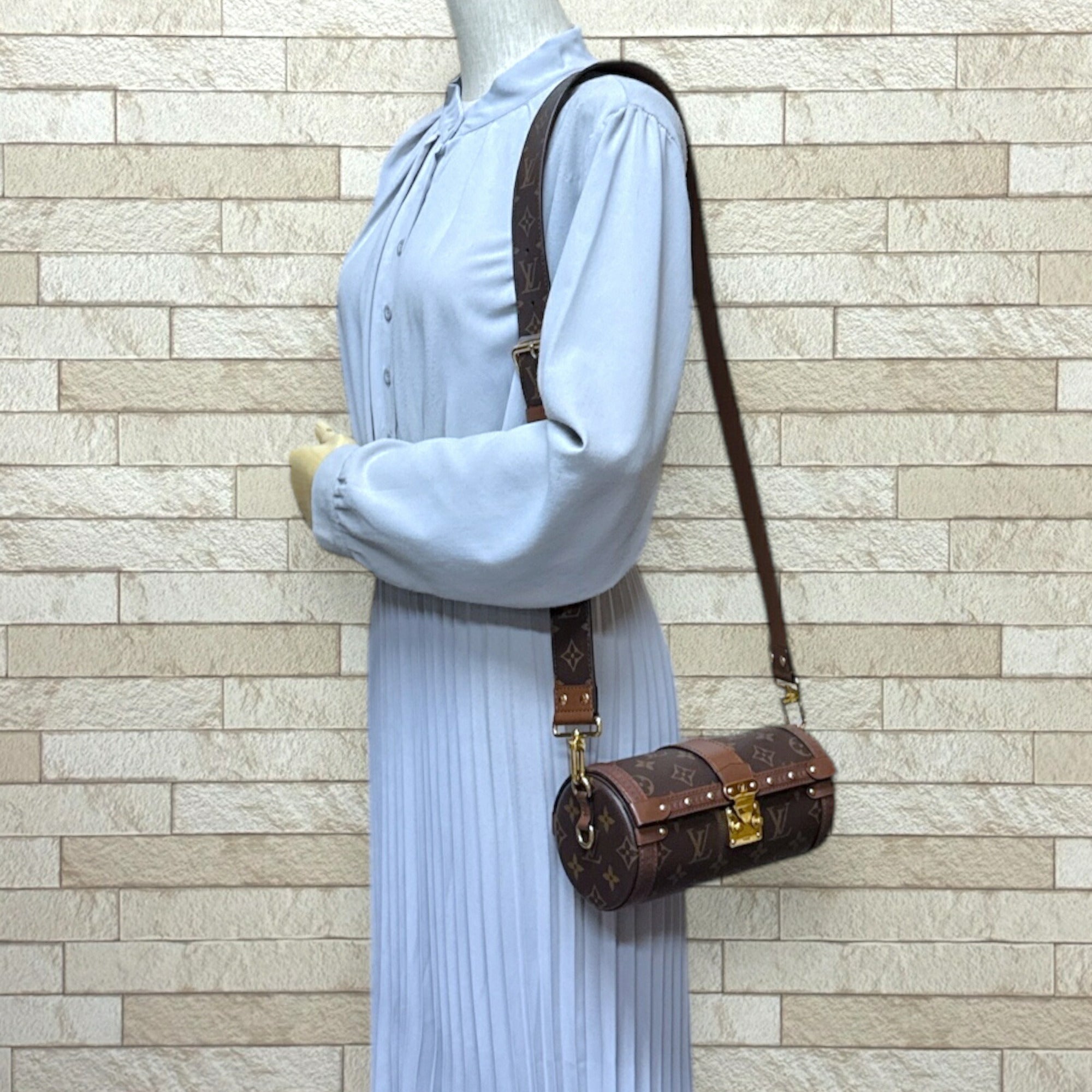 Louis Vuitton Brown Monogram Canvas Shoulder Bag (Pre-Owned)
