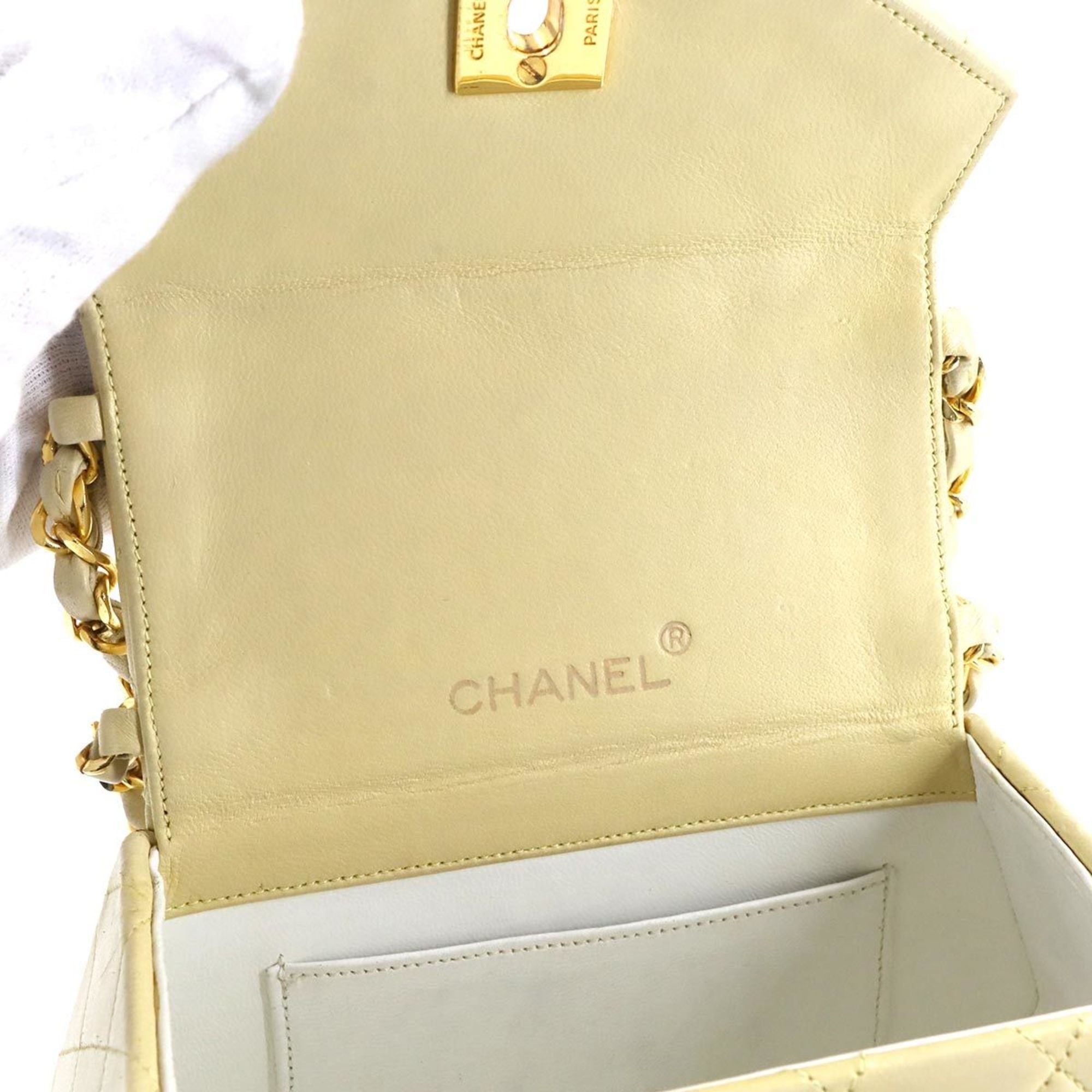 Chanel Yellow Leather Handbag (Pre-Owned)