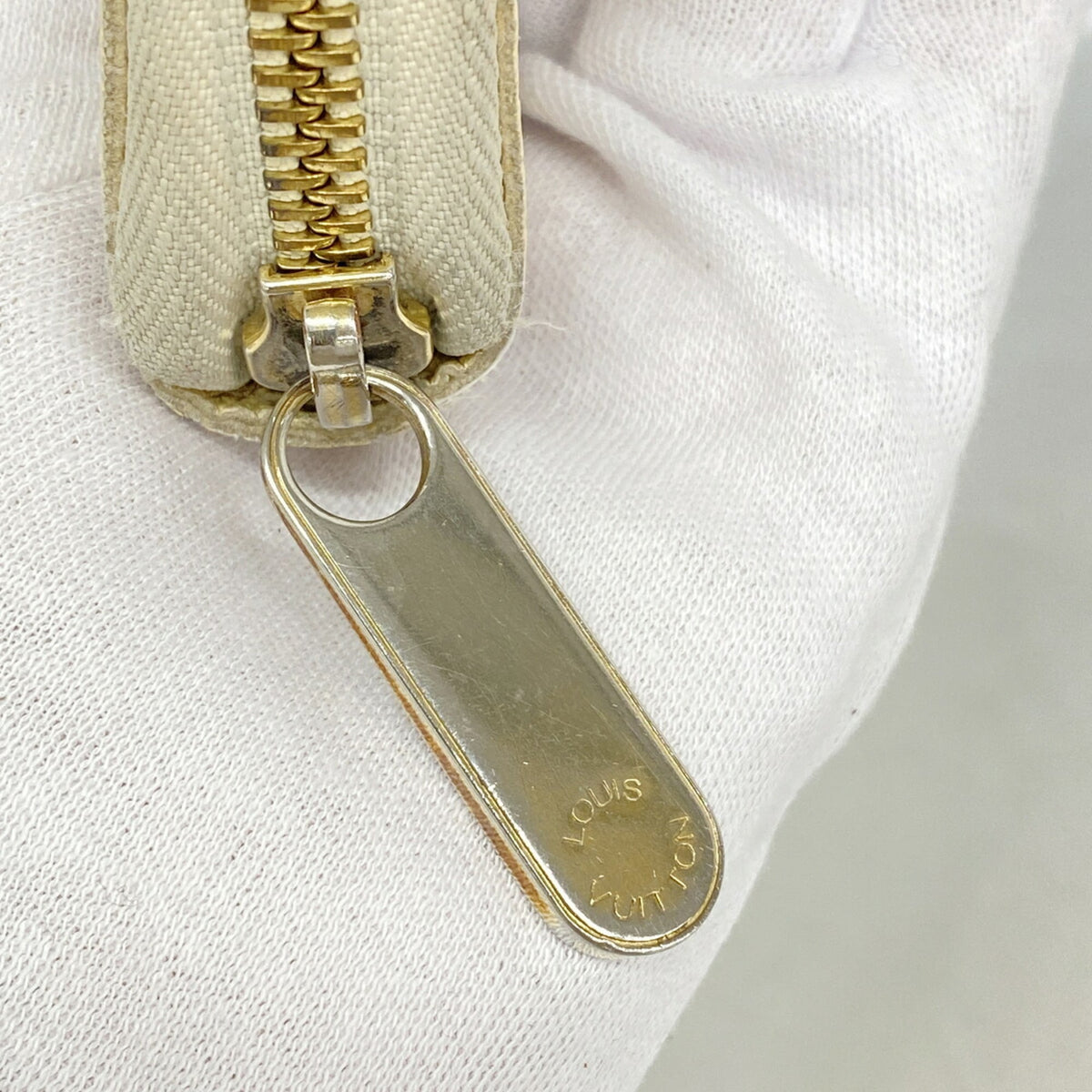 Louis Vuitton White Long Wallet (Bi-Fold) (Pre-Owned)
