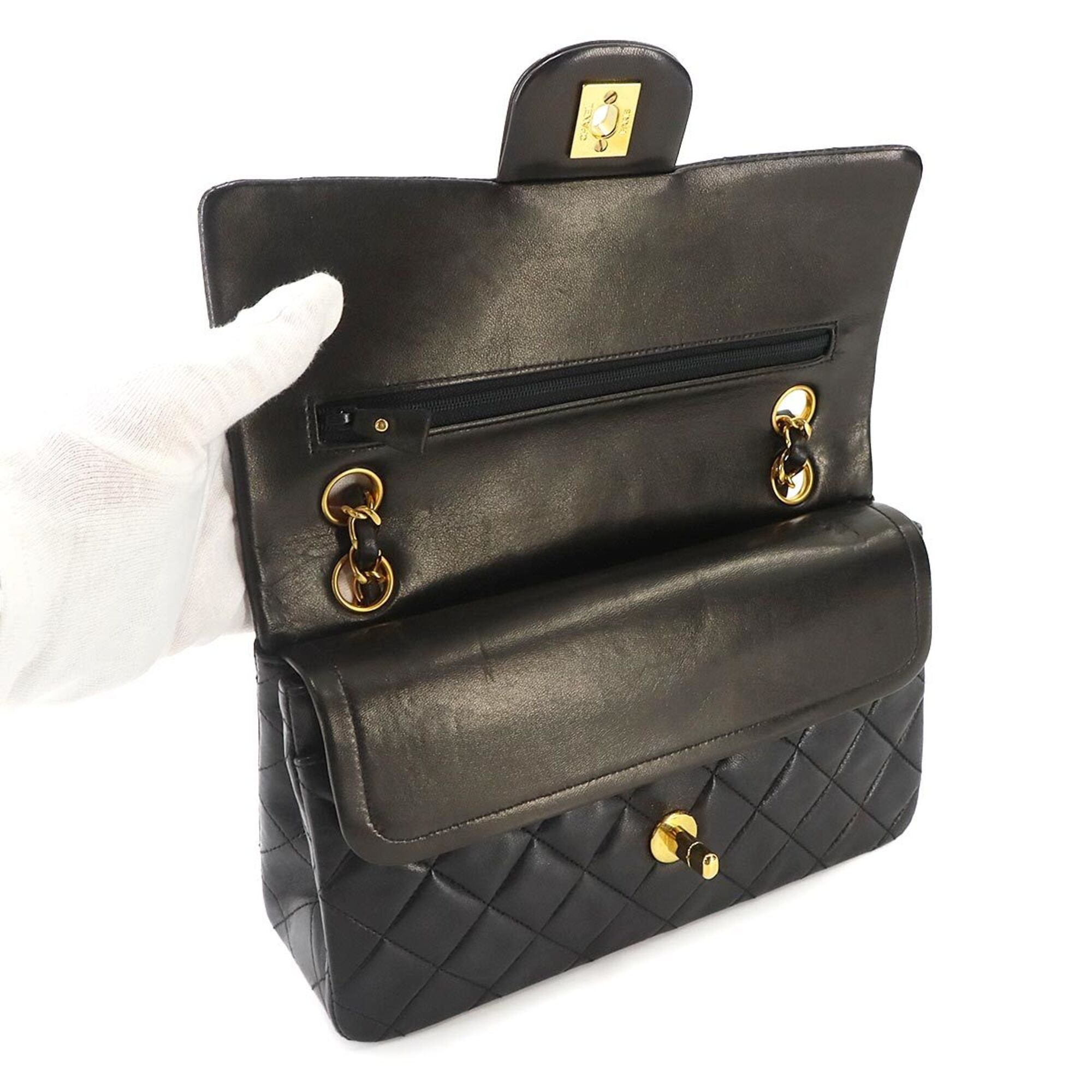 Chanel Matelasse Black Leather Handbag Shoulder Bag (Pre-Owned)