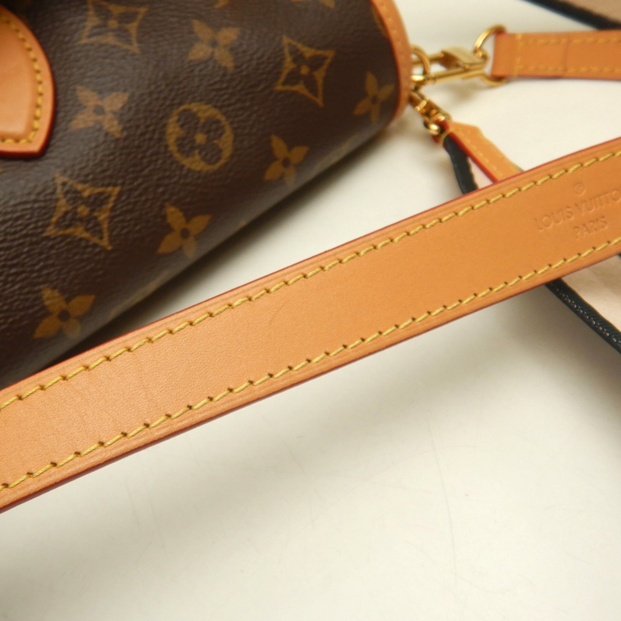 Louis Vuitton Brown Monogram Canvas Shoulder Bag (Pre-Owned)