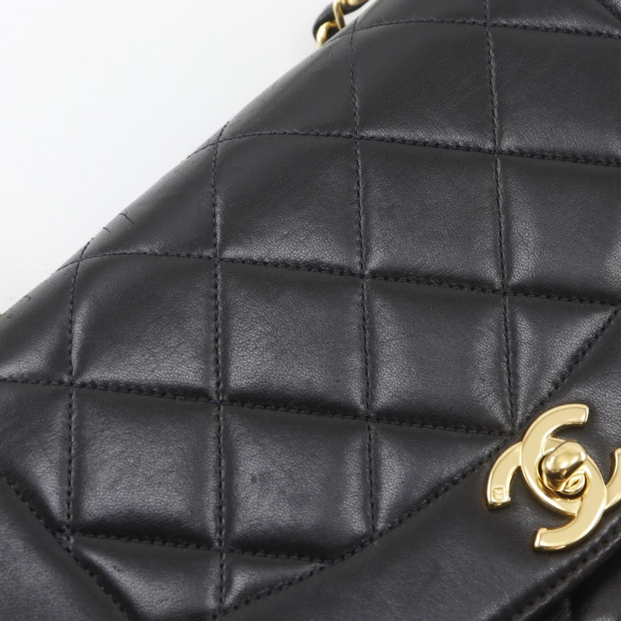 Chanel Matelasse Black Leather Shoulder Bag (Pre-Owned)