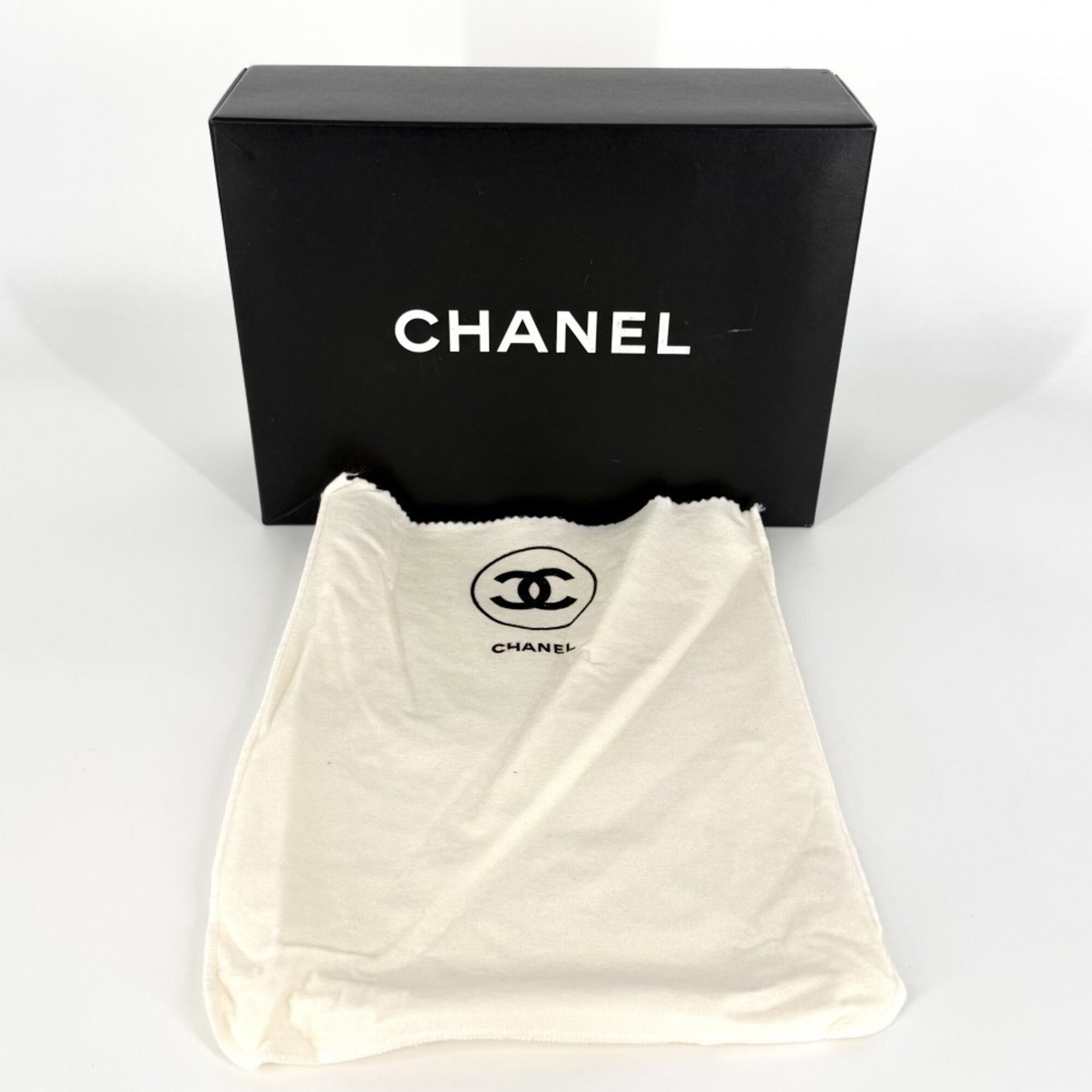 Chanel Matelasse Black Leather Shoulder Bag (Pre-Owned)