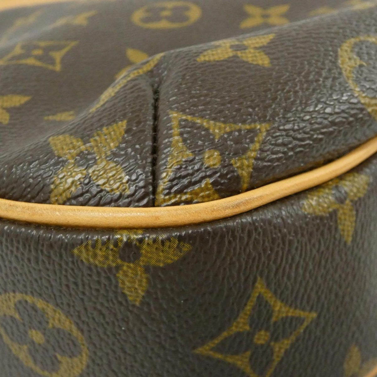 Louis Vuitton Marron Coated Canvas Shoulder Bag (Pre-Owned)