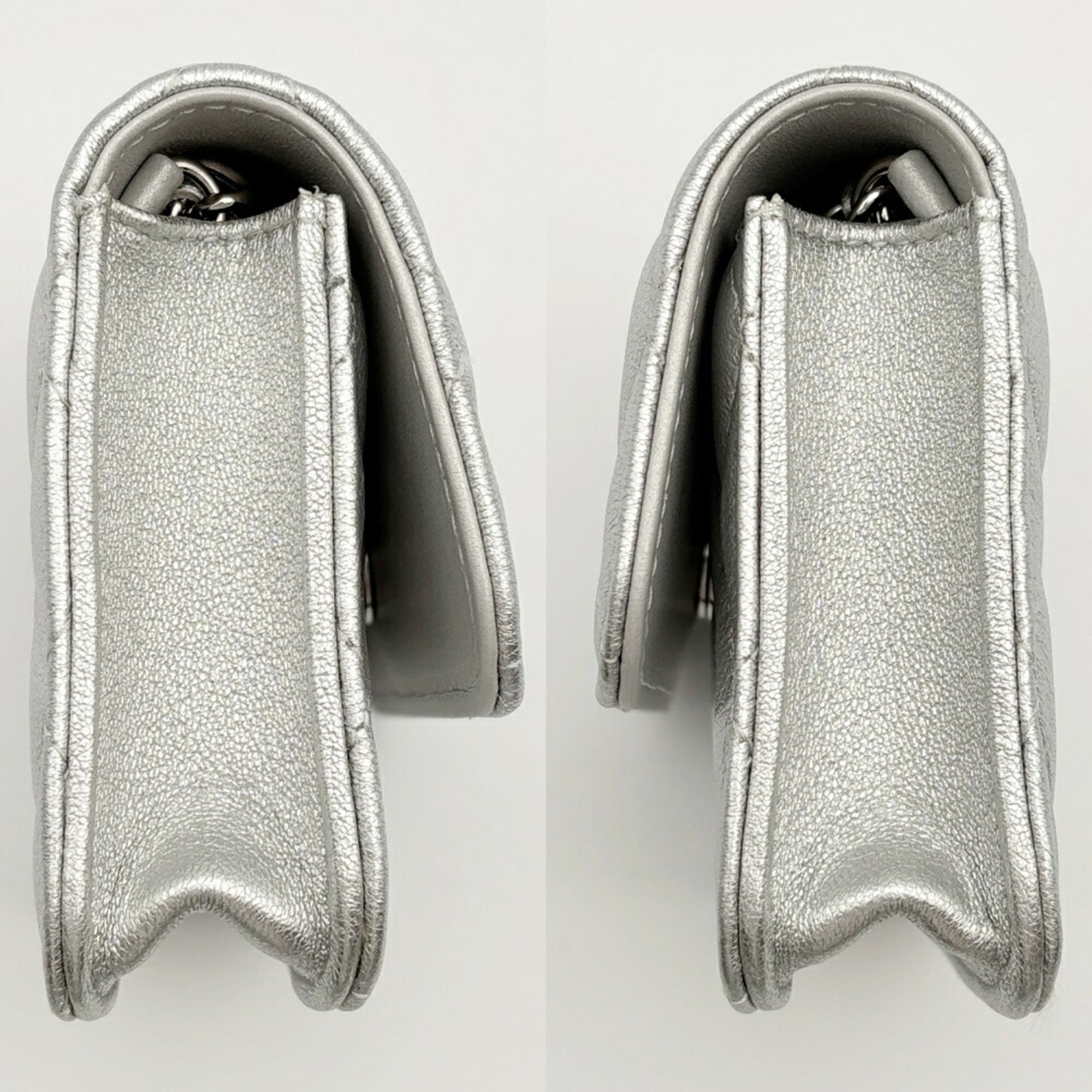 Chanel Matelasse Silver Leather Shoulder Bag (Pre-Owned)