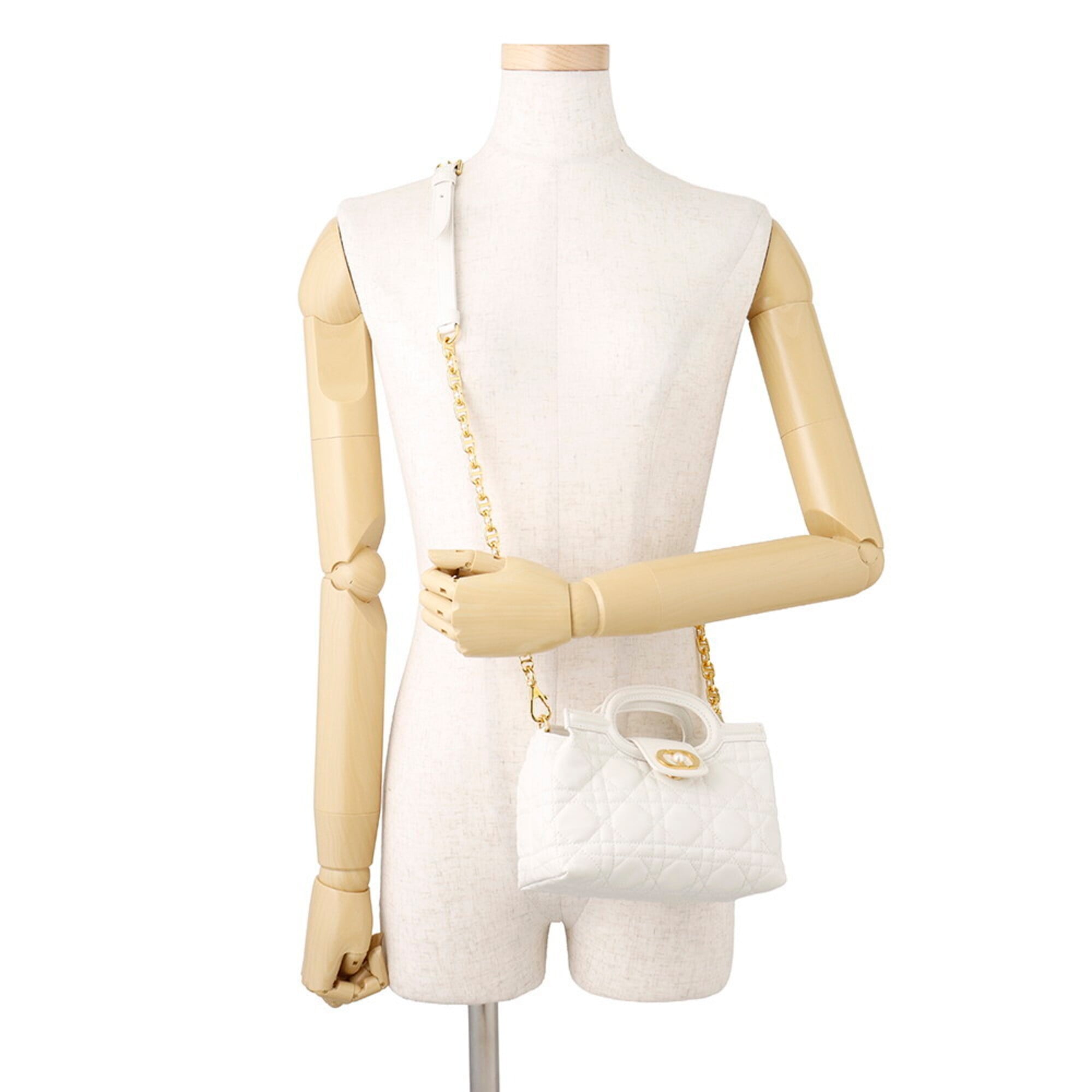 Christian Dior White Leather Artificial Pearl Handbag (Pre-Owned)