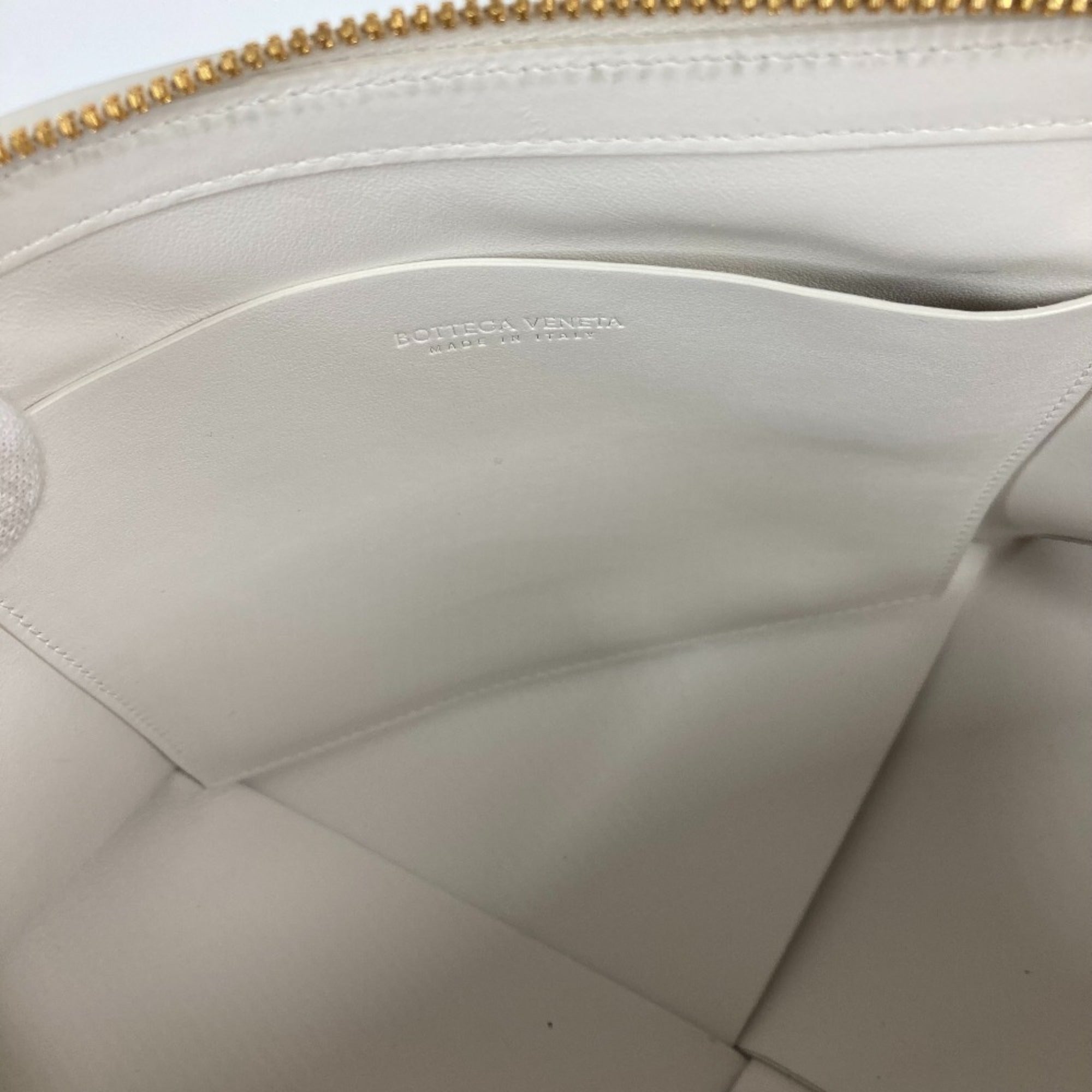 Bottega Veneta White Leather Pouch (Pre-Owned)
