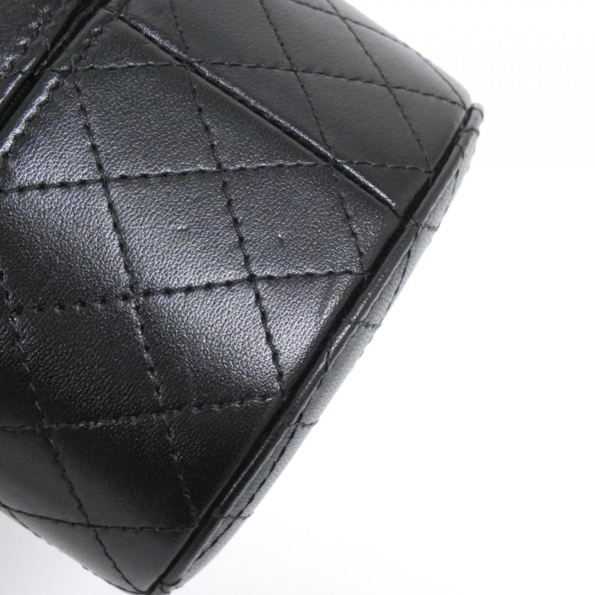 Chanel Black Leather Shoulder Bag (Pre-Owned)