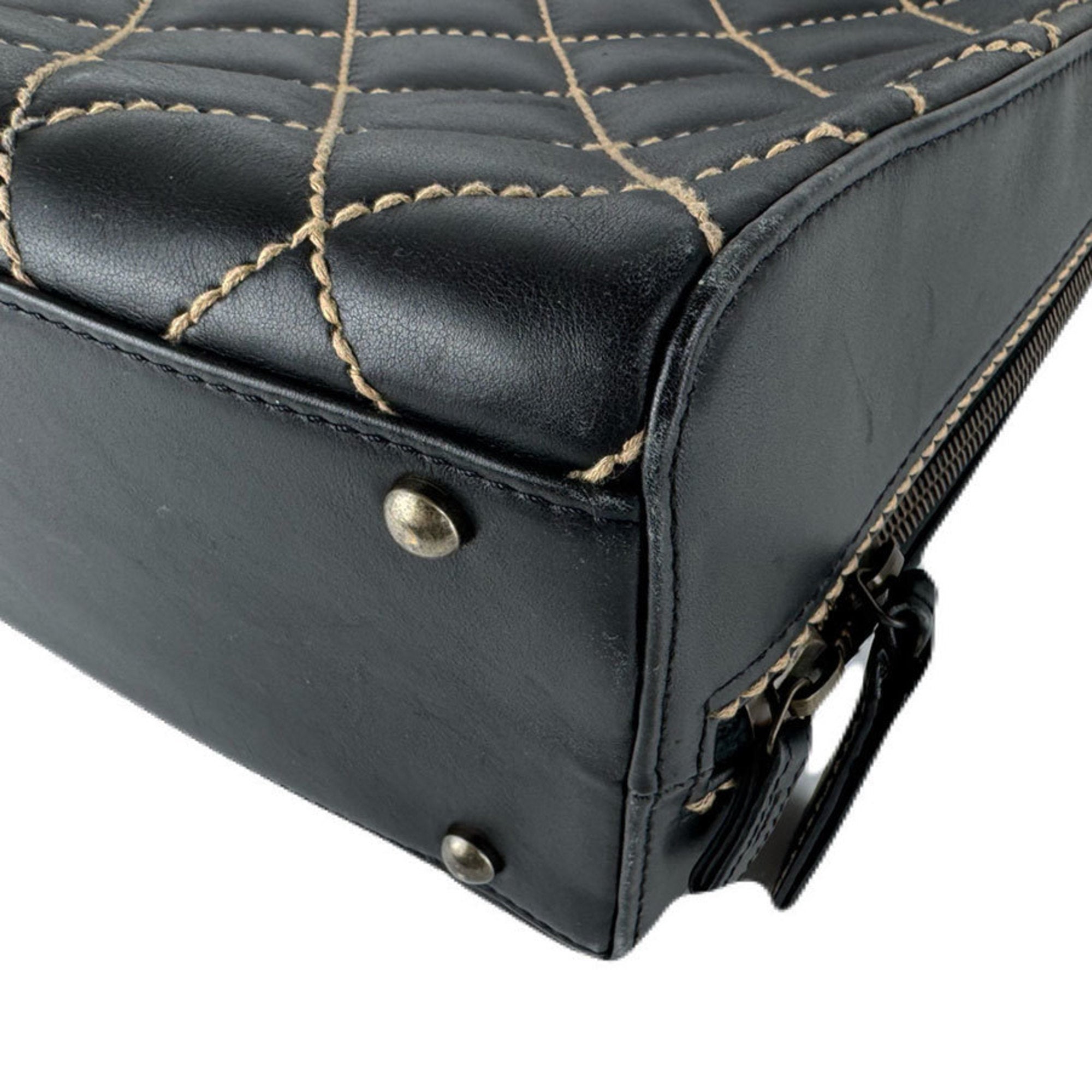 Chanel Black Leather Handbag (Pre-Owned)