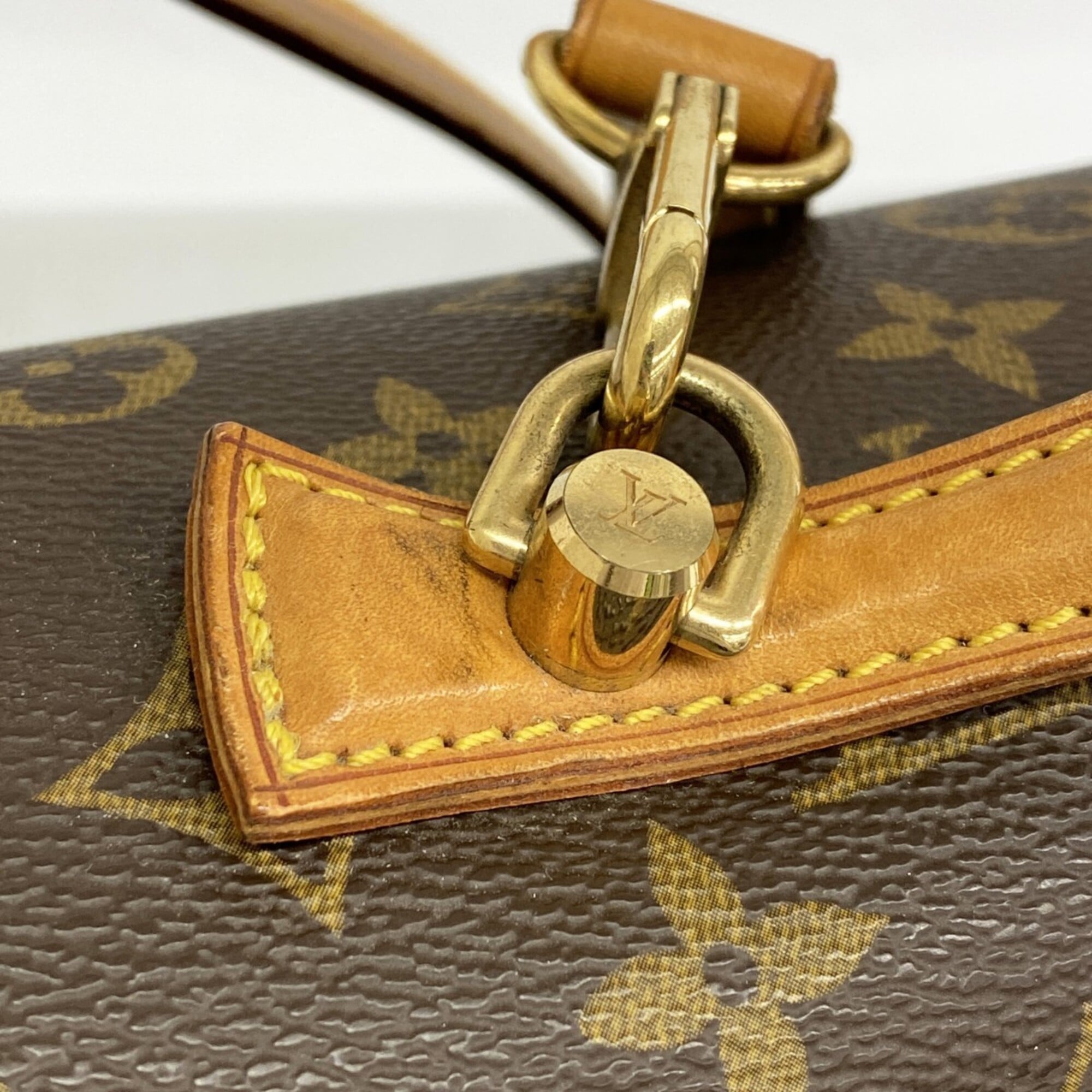 Louis Vuitton Brown Handbag (Pre-Owned)