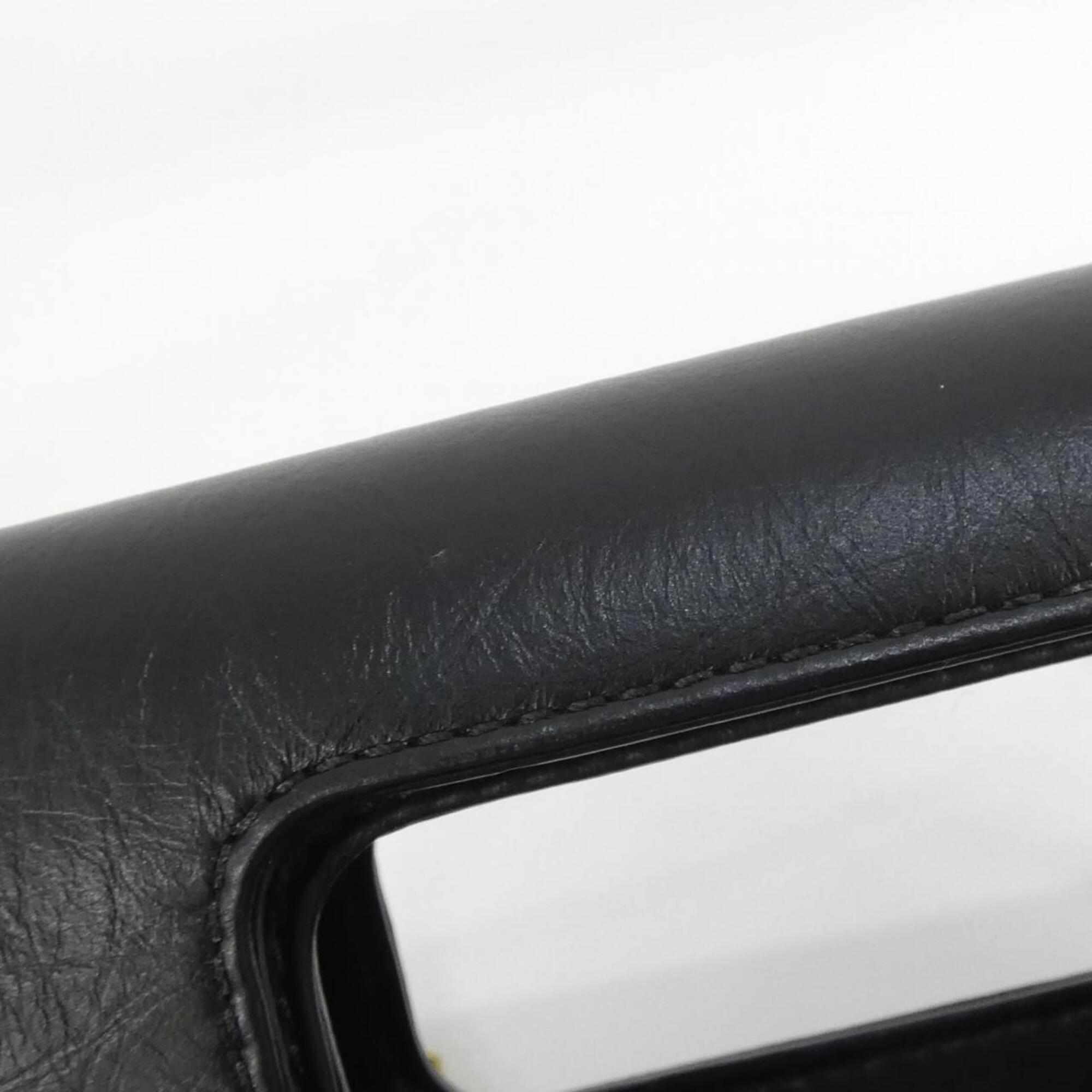 Chanel Black Leather Shoulder Bag (Pre-Owned)