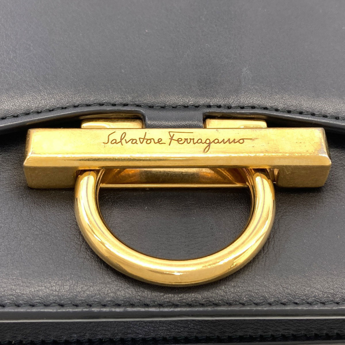 Salvatore Ferragamo Black Leather Shoulder Bag (Pre-Owned)
