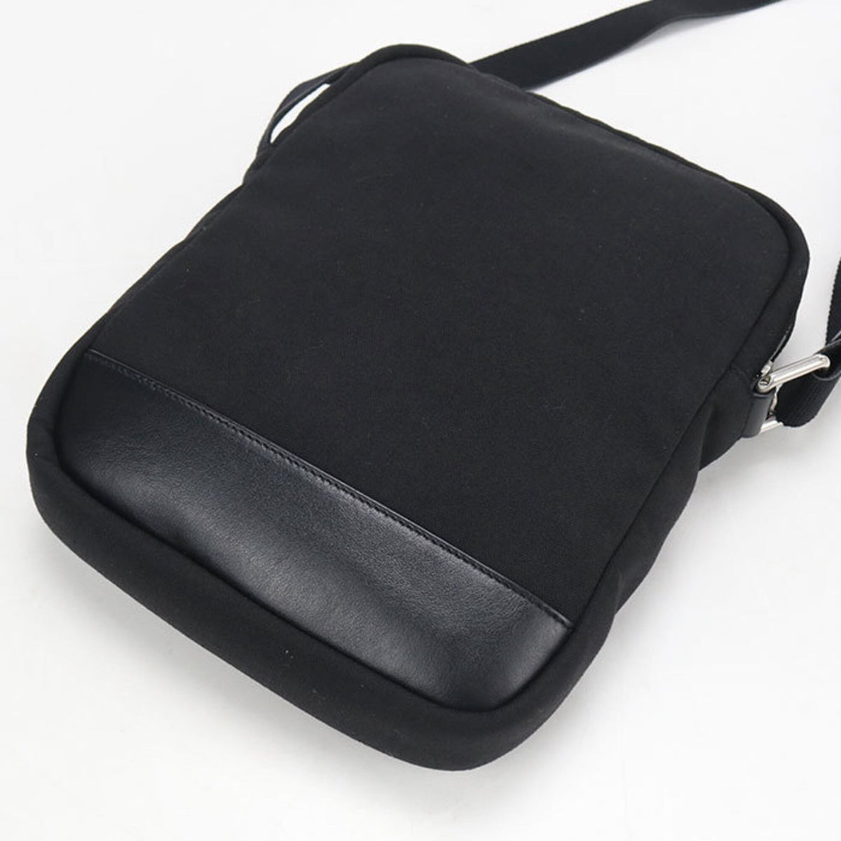 Saint Laurent Black Canvas Shoulder Bag (Pre-Owned)