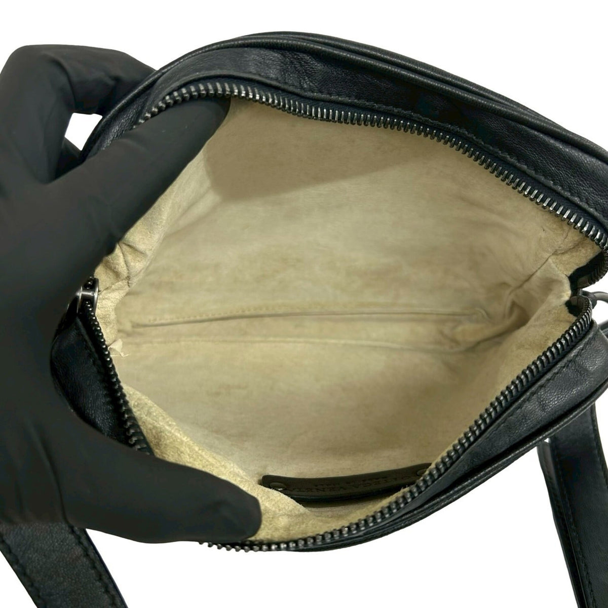 Bottega Veneta Black Leather Pochette Shoulder Bag (Pre-Owned)