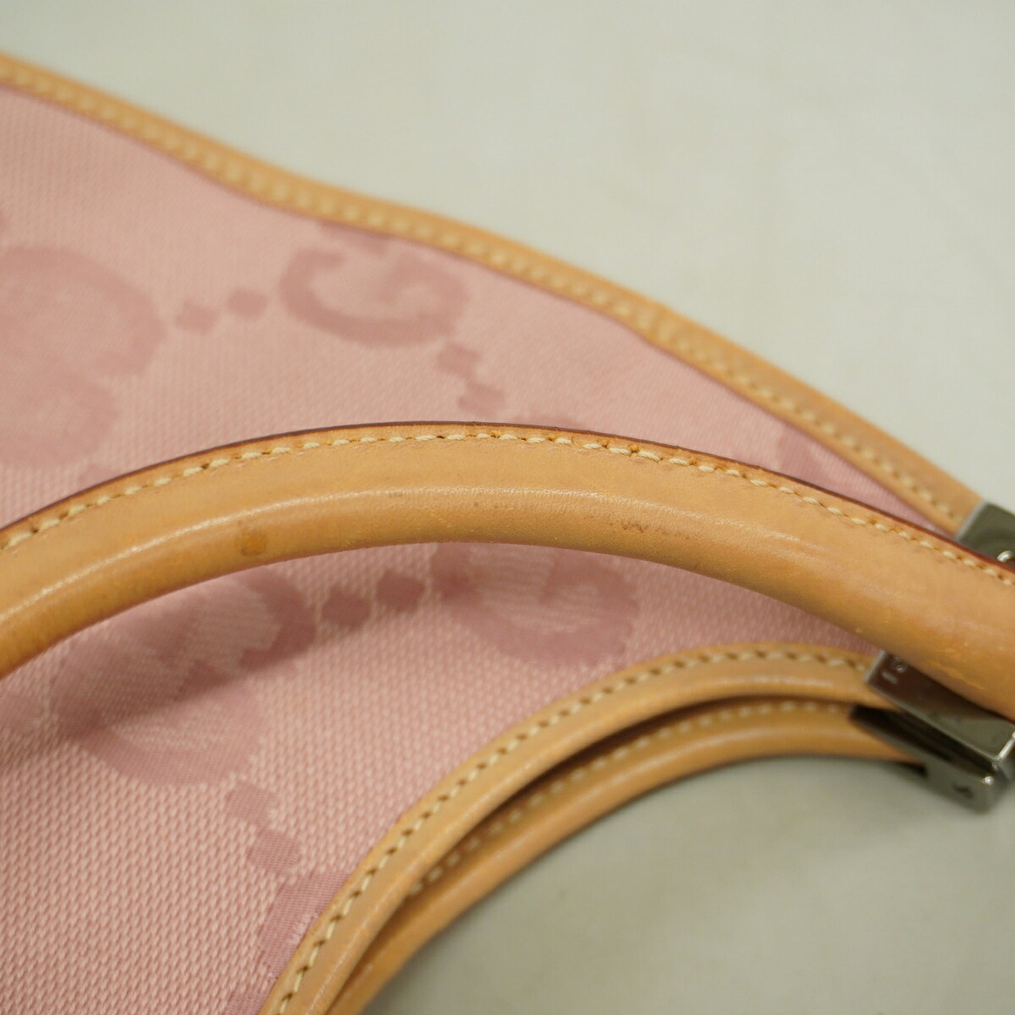 Gucci Pink Canvas Handbag (Pre-Owned)