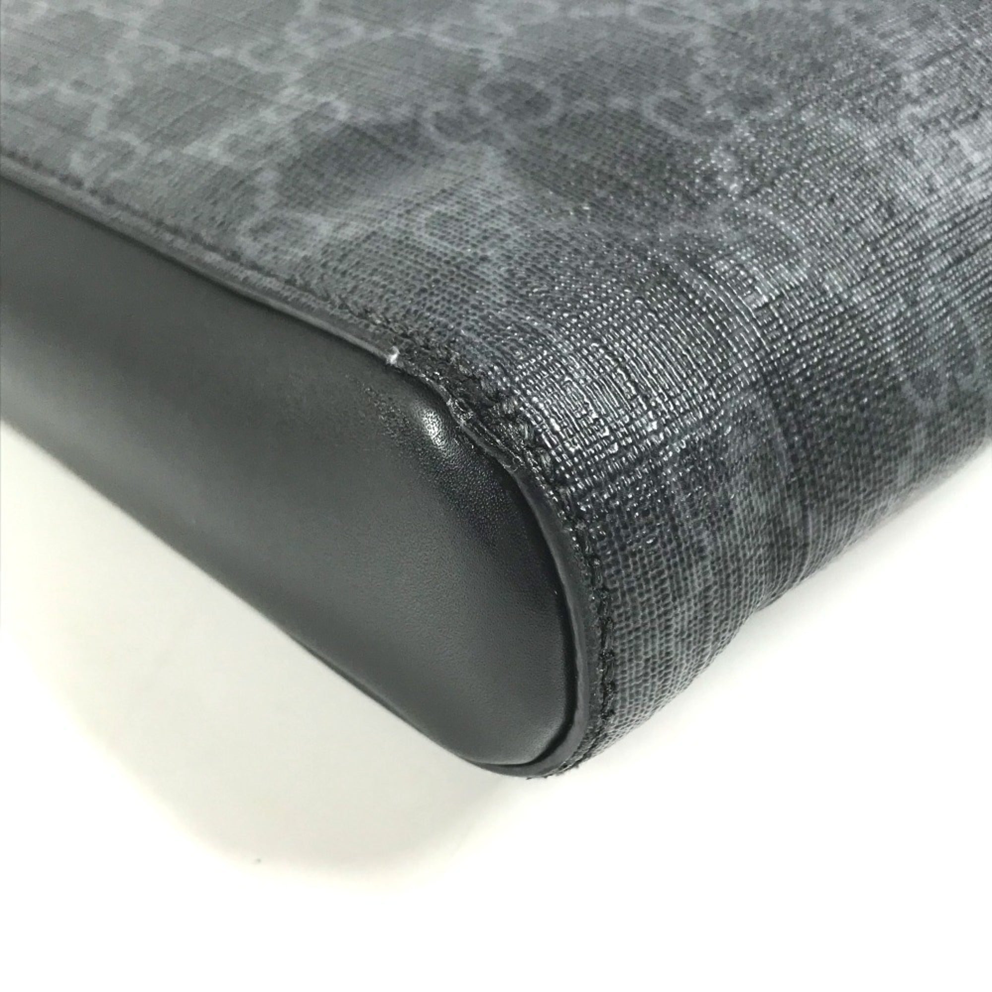 Gucci Black Gg Supreme Messenger Bag Shoulder Bag (Pre-Owned)