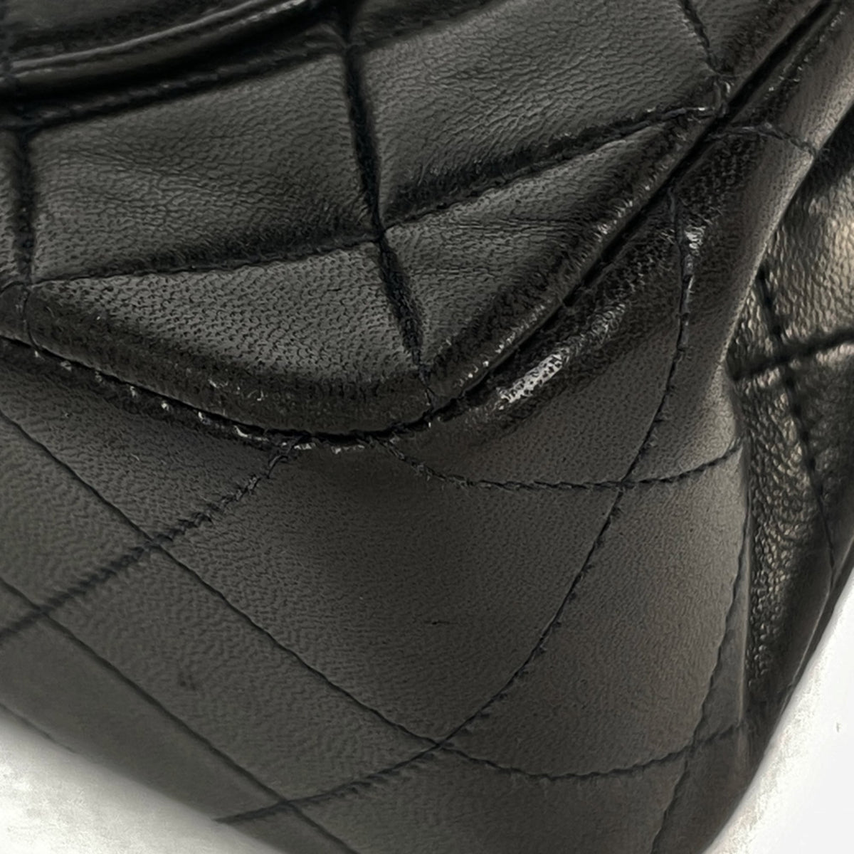 Chanel Matelasse Black Leather Shoulder Bag (Pre-Owned)