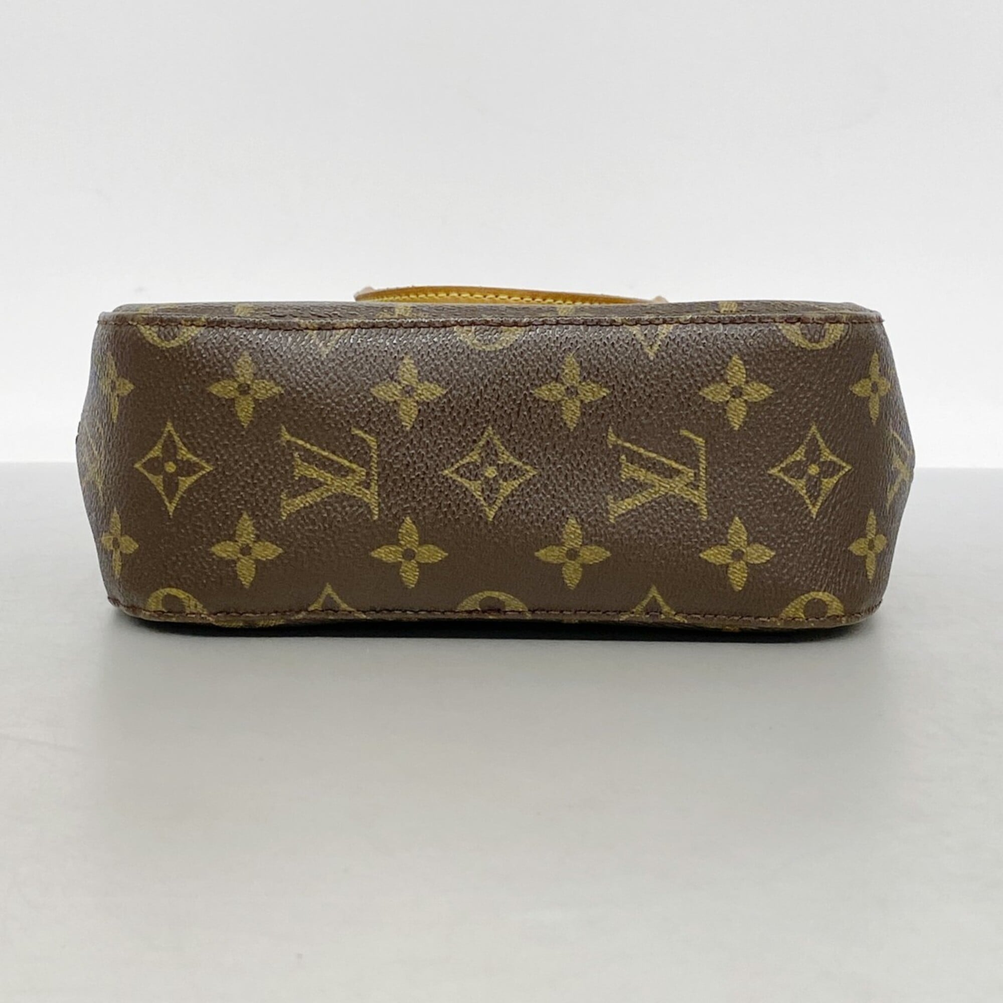 Louis Vuitton Brown Handbag (Pre-Owned)
