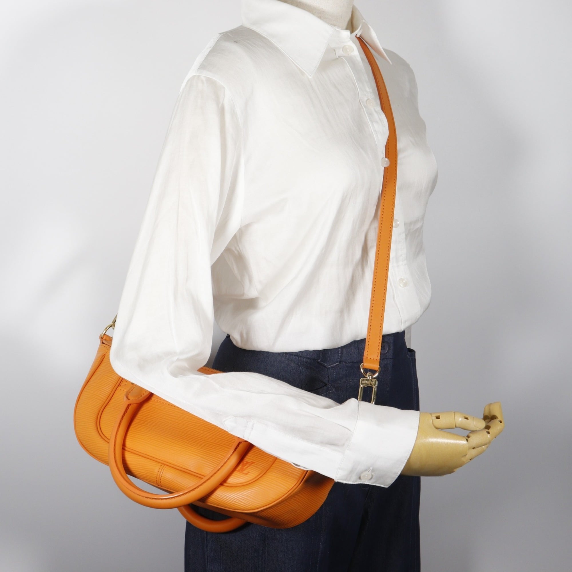 Louis Vuitton Mandarin Orange Epi Leather Handbag (Pre-Owned)