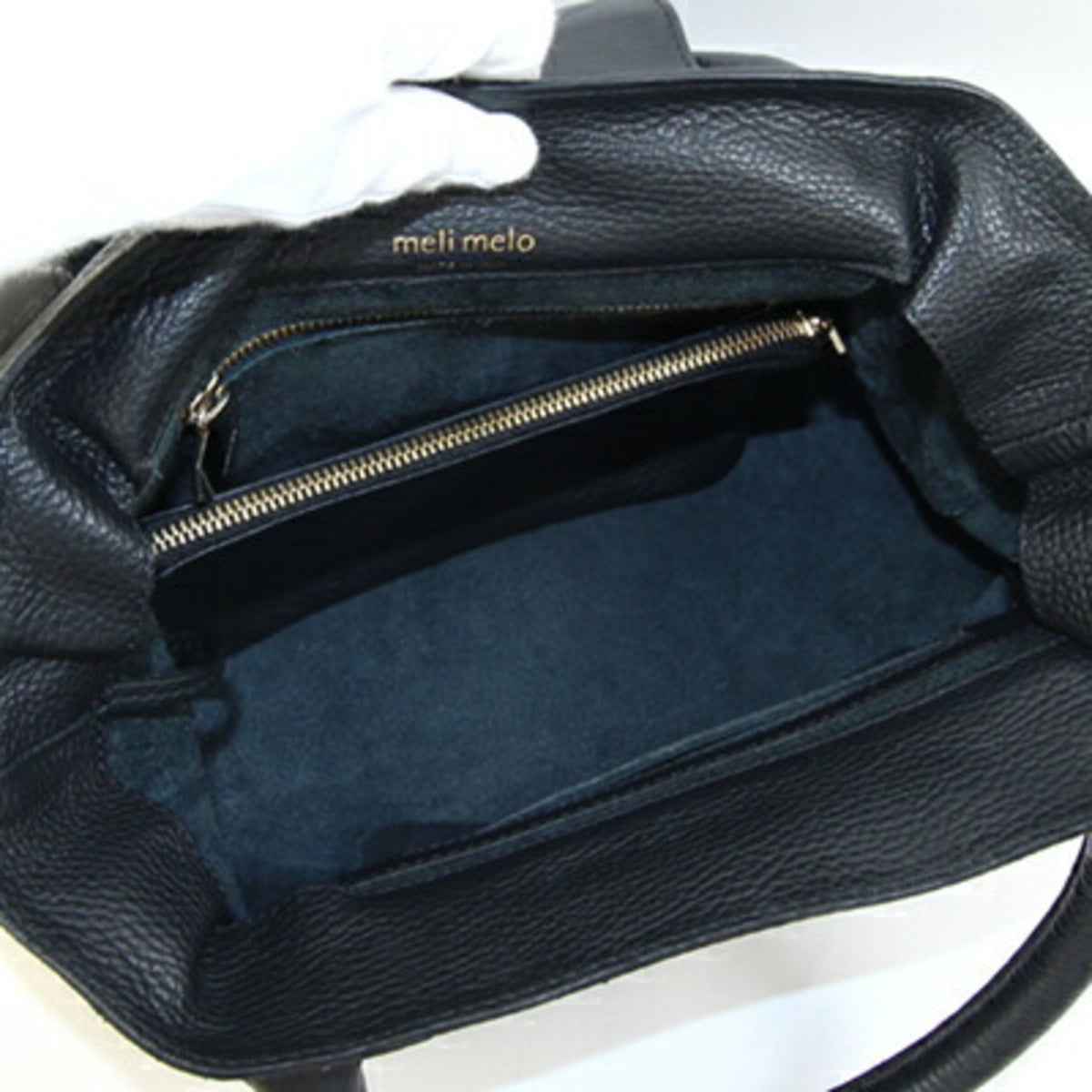 Melo Black Leather Handbag Pouch Shoulder Bag (Pre-Owned)