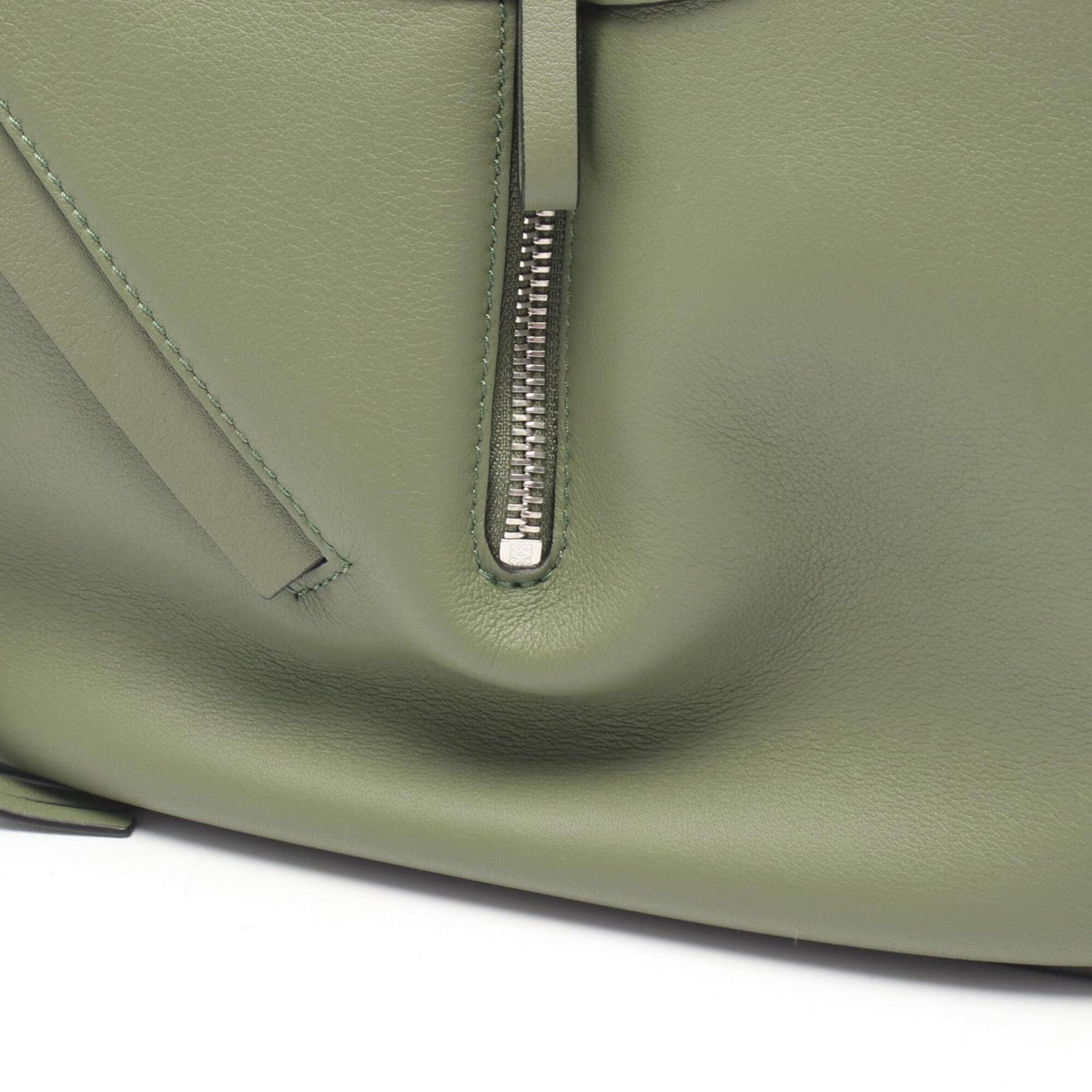 Loewe Green Leather Handbag (Pre-Owned)
