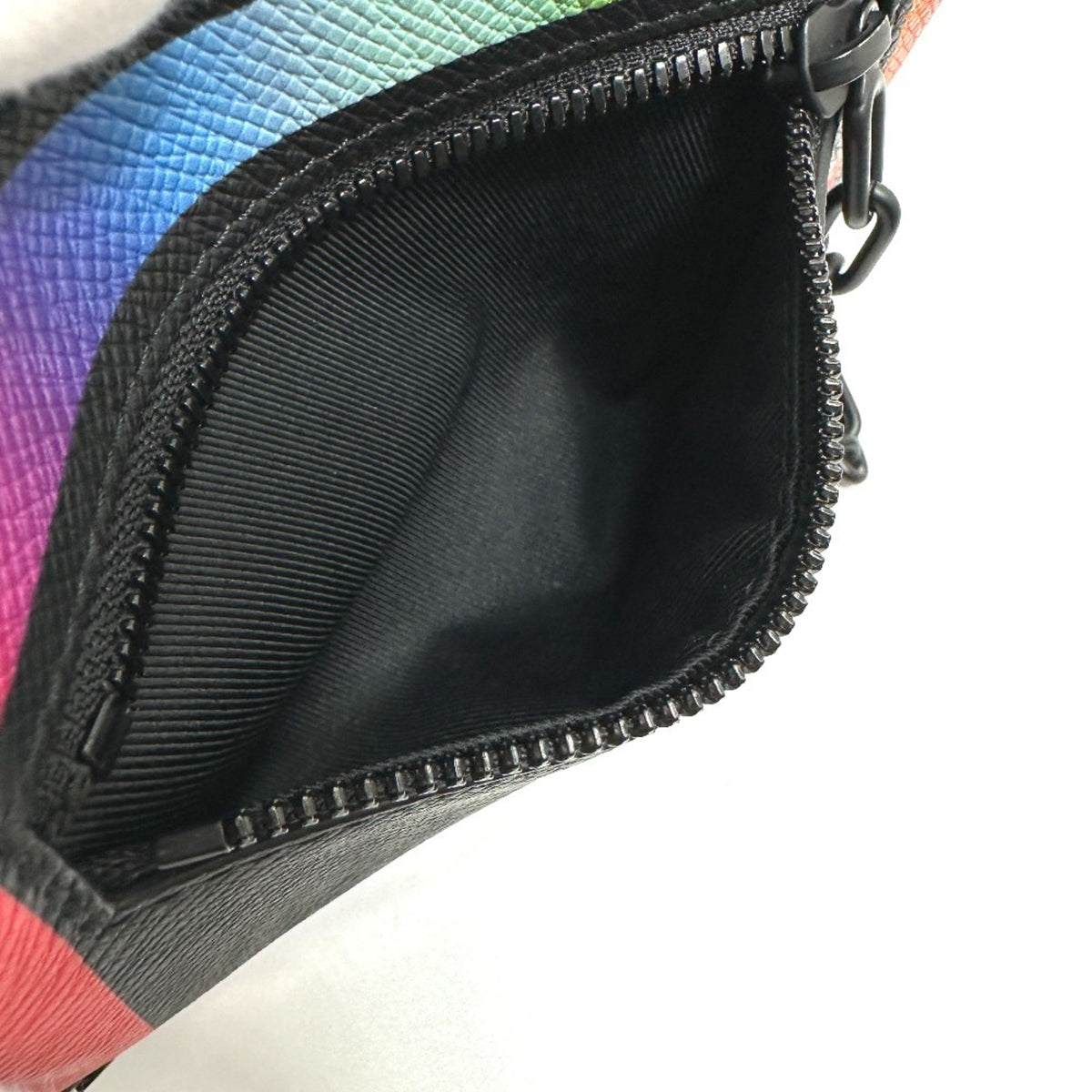 Louis Vuitton Taiga Black Taiga Leather Shoulder Bag (Pre-Owned)