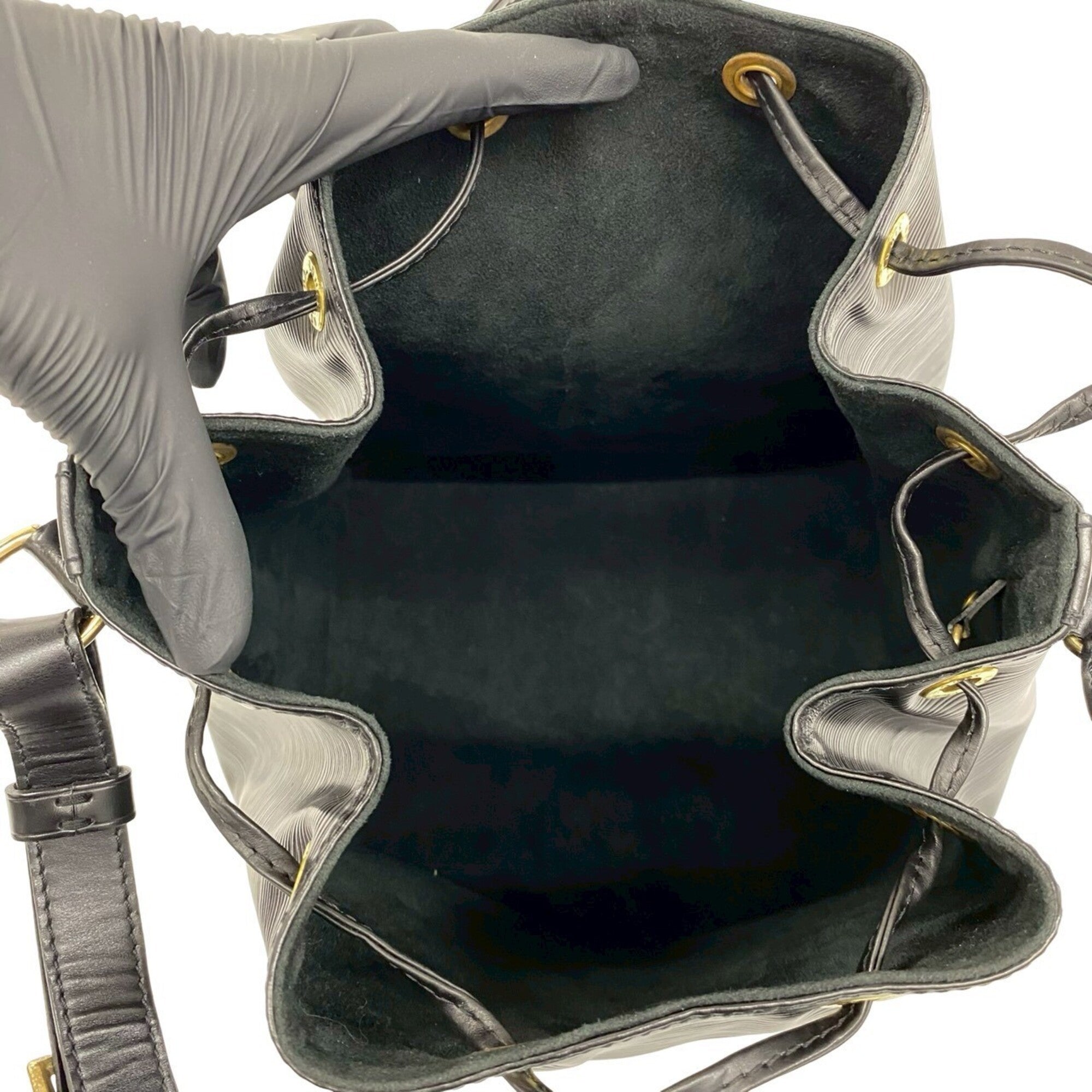 Louis Vuitton Black Leather Shoulder Bag (Pre-Owned)