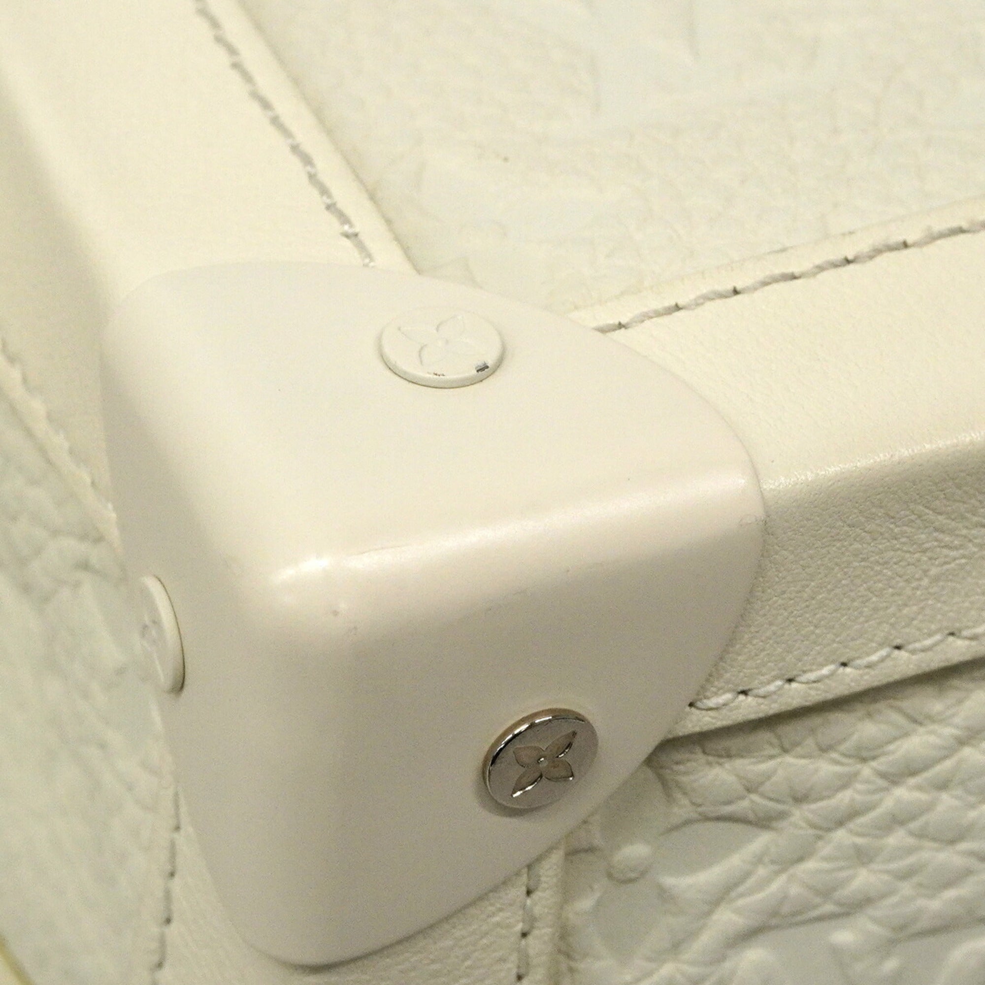 Louis Vuitton Blanc Shoulder Bag (Pre-Owned)