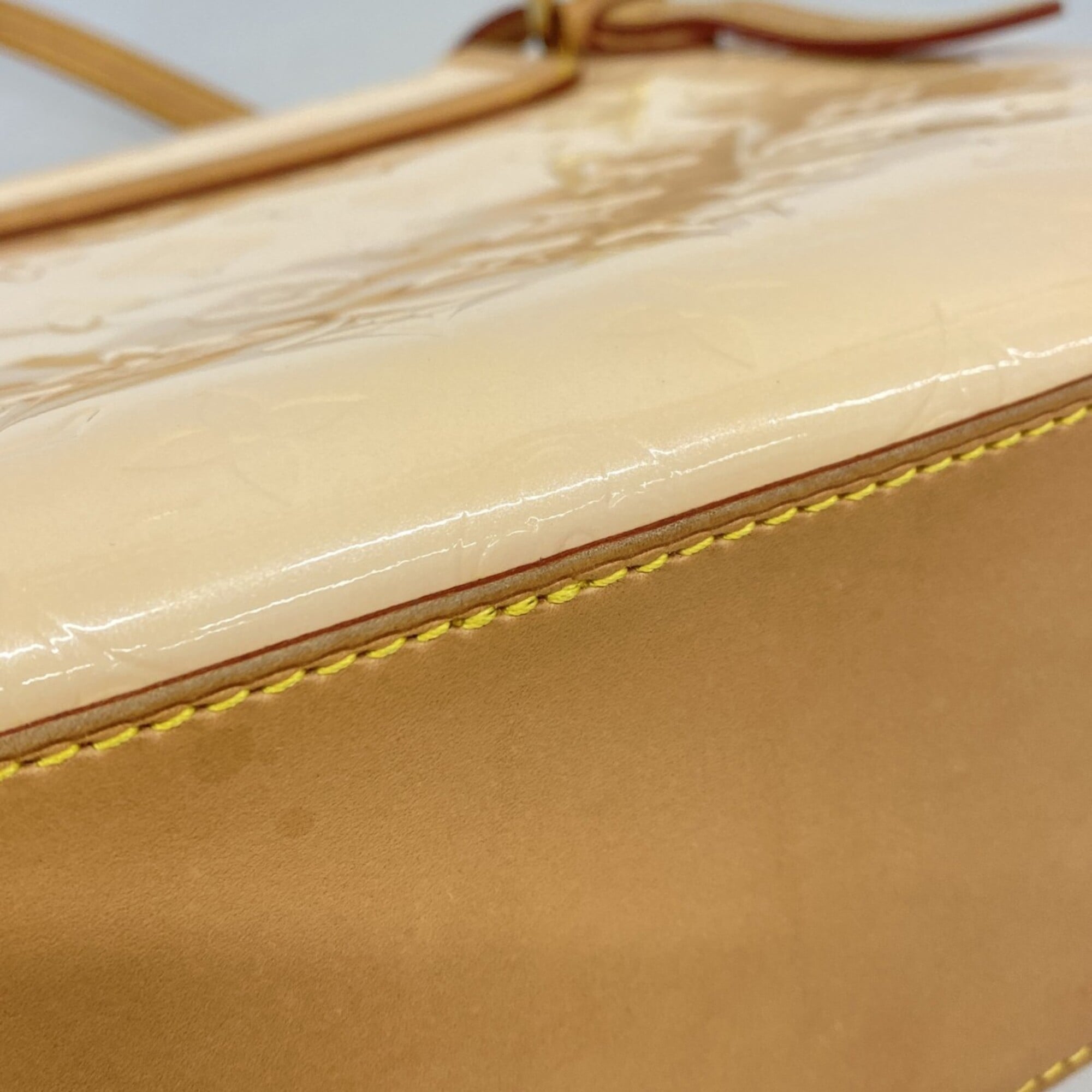 Louis Vuitton Pink Shoulder Bag (Pre-Owned)