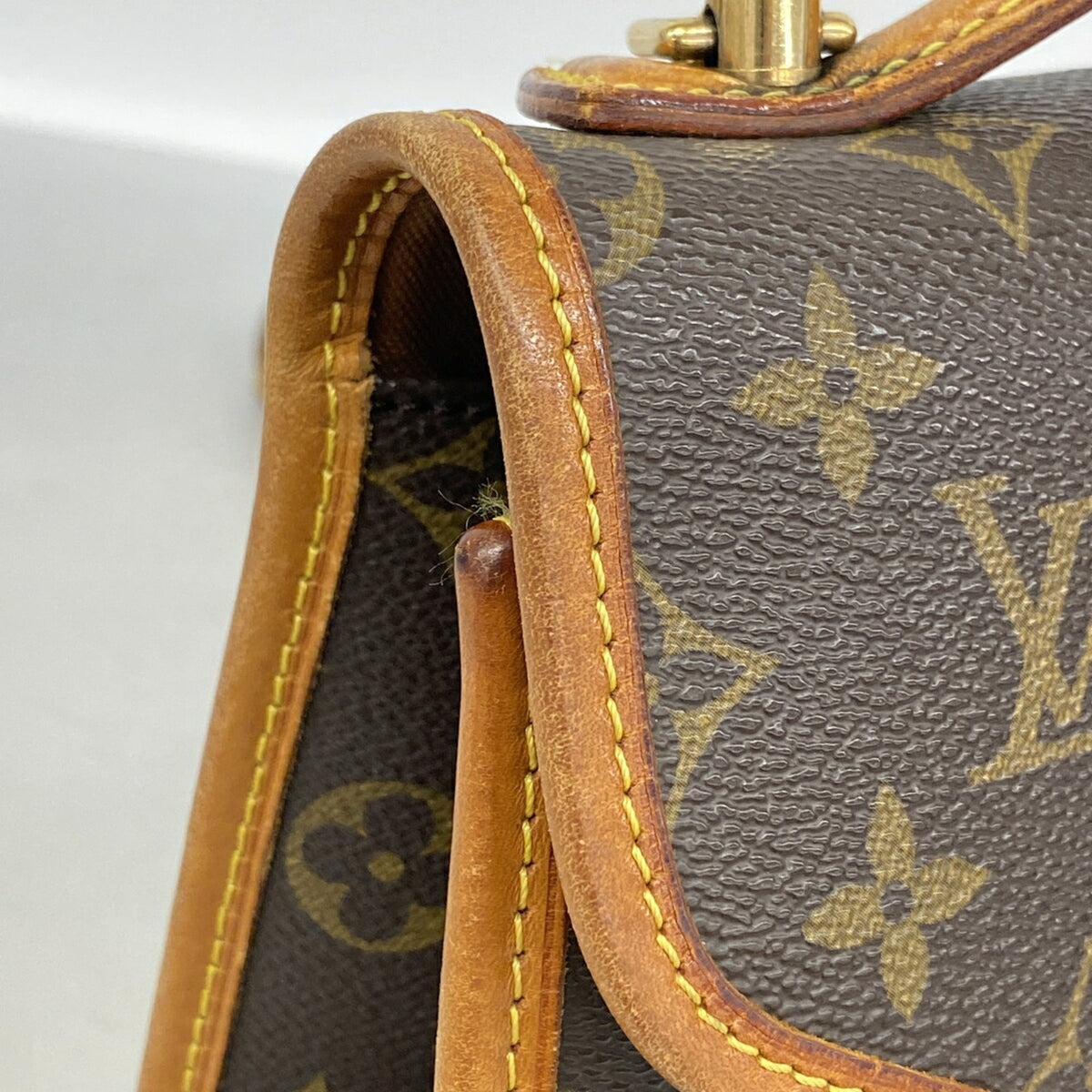 Louis Vuitton Brown Handbag (Pre-Owned)
