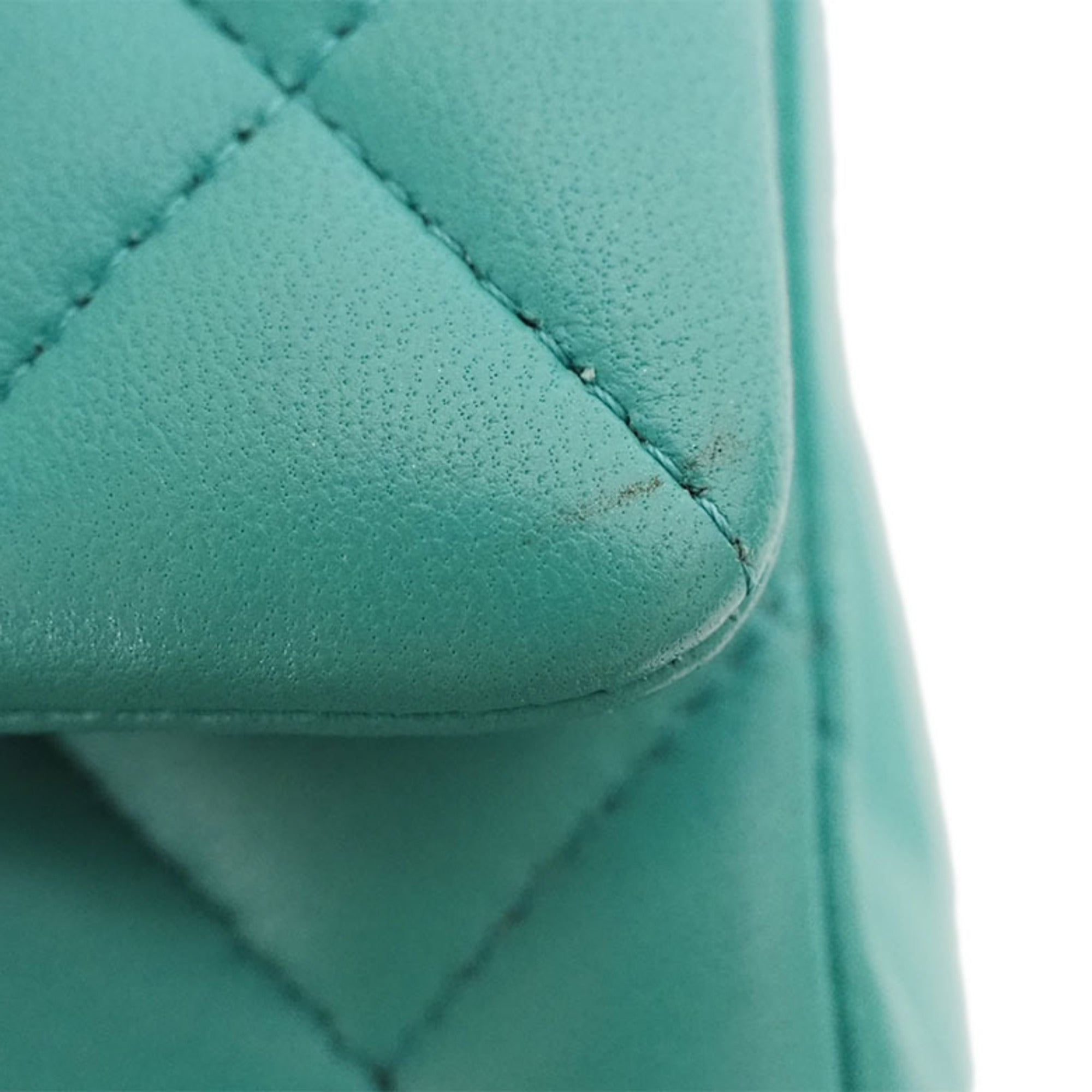 Chanel Green Shoulder Bag (Pre-Owned)