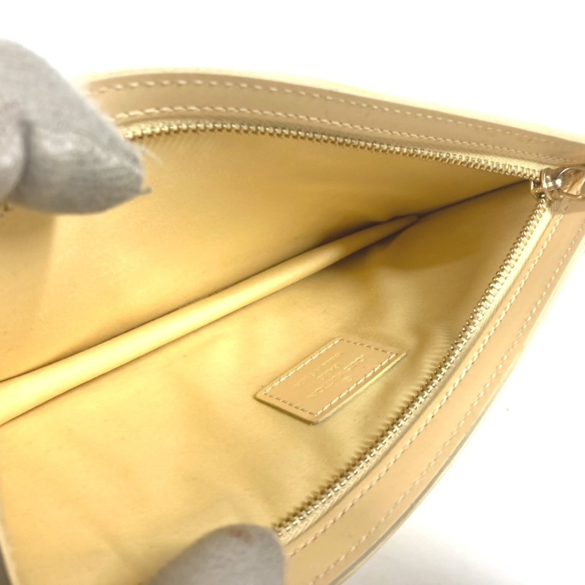 Louis Vuitton Vanilla Yellow Epi Leather Pouch Sling Bag (Pre-Owned)